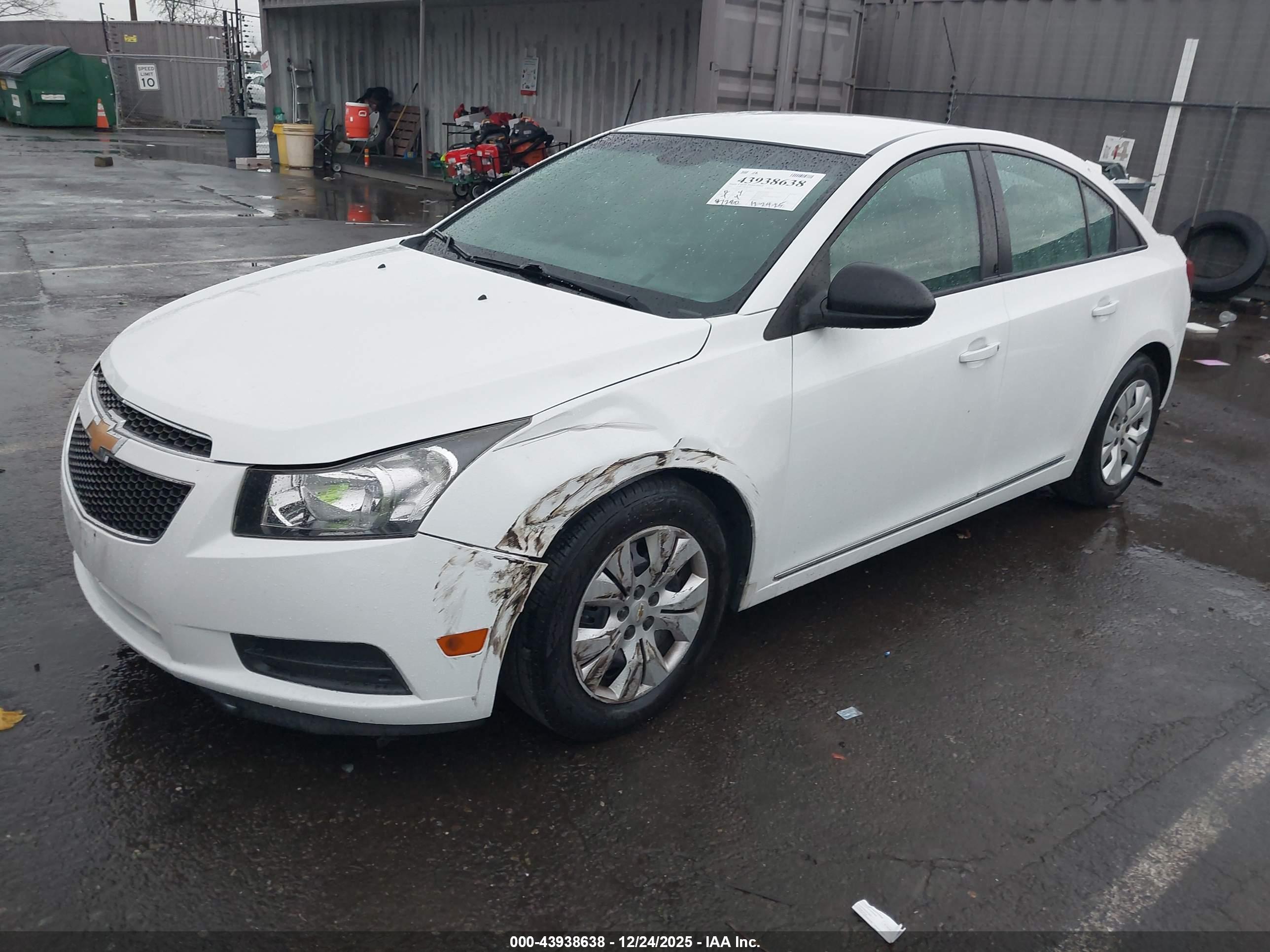 CHEVROLET CRUZE image 2