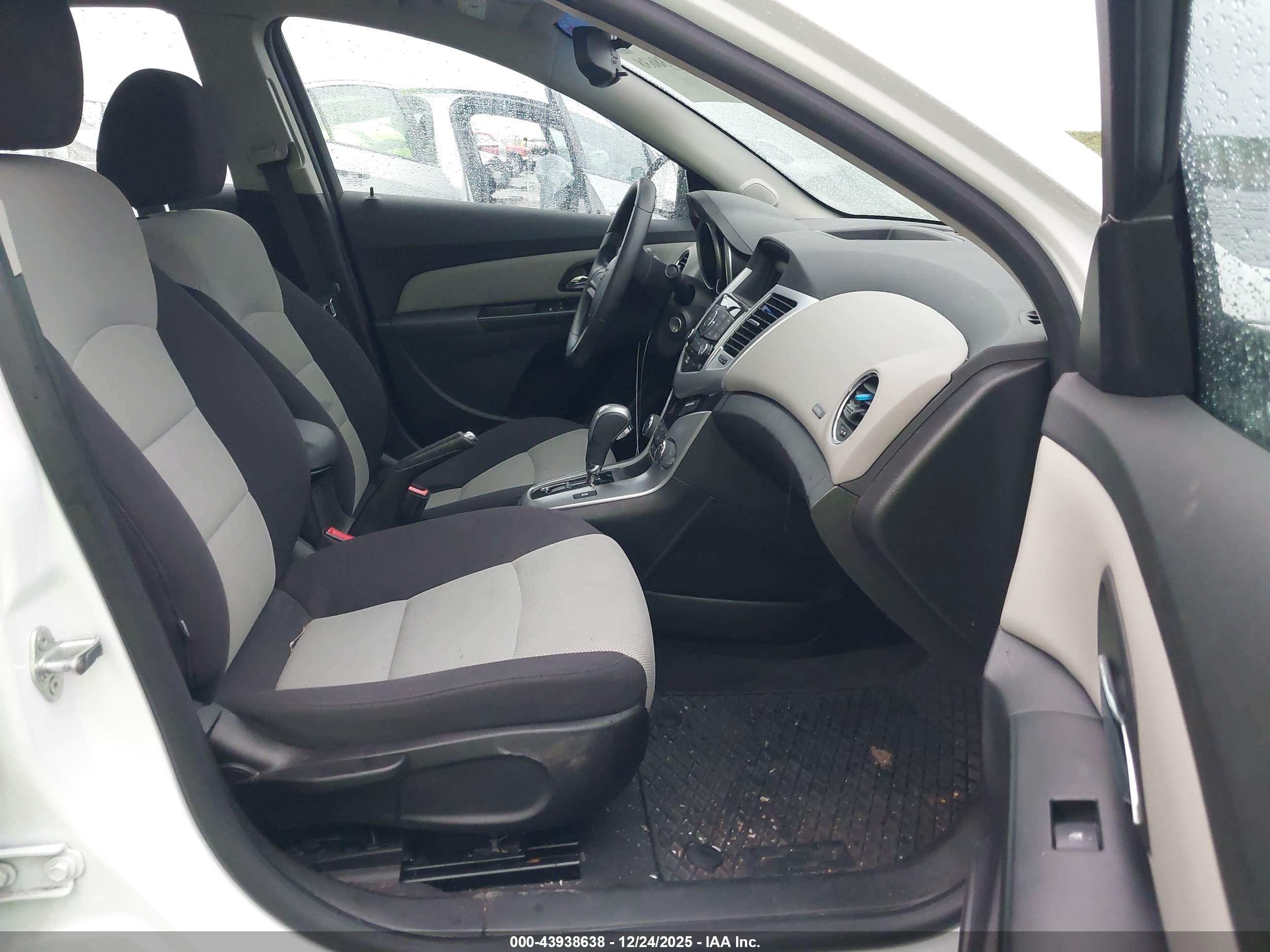 CHEVROLET CRUZE image 5