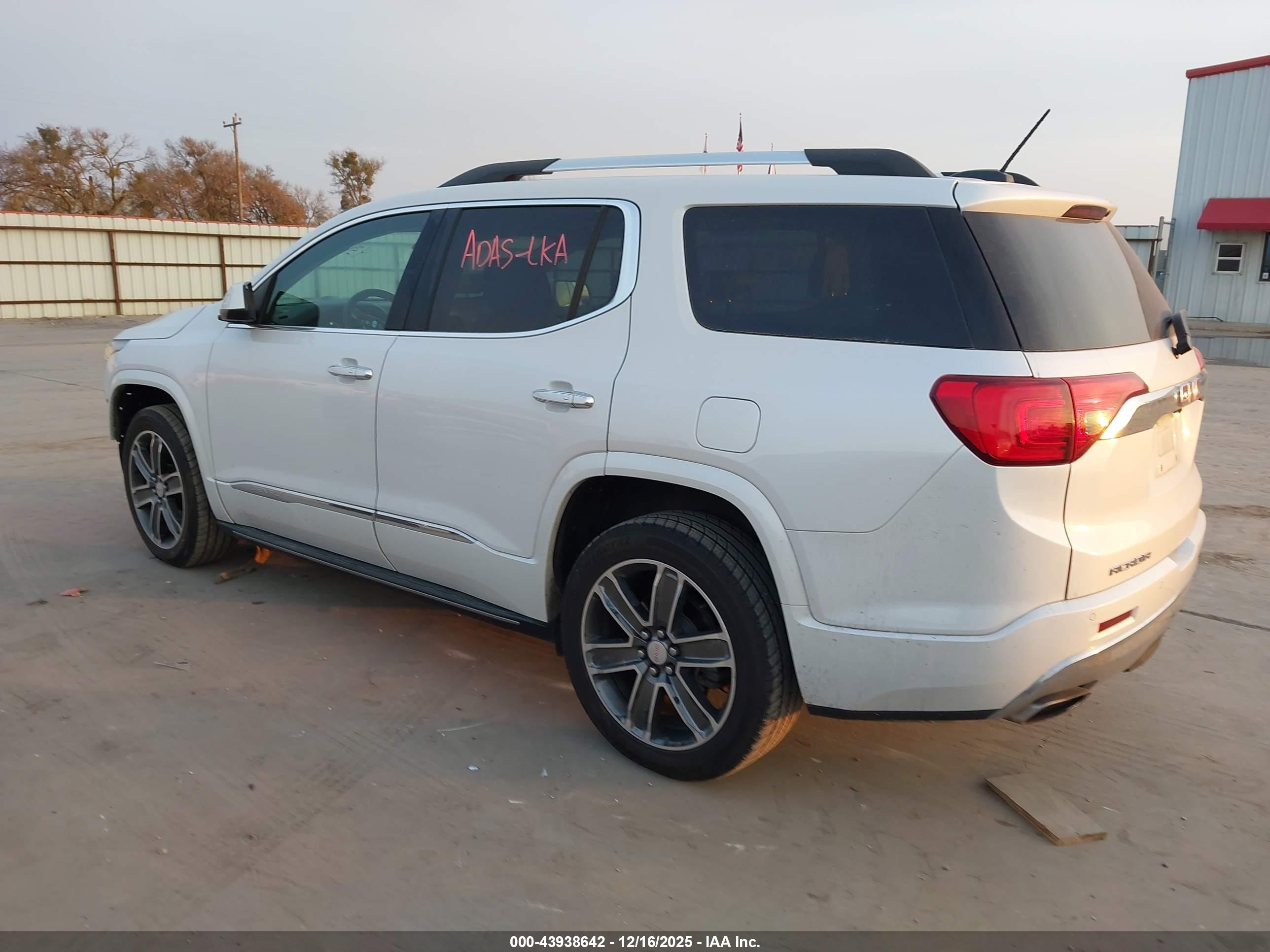 GMC ACADIA image 3