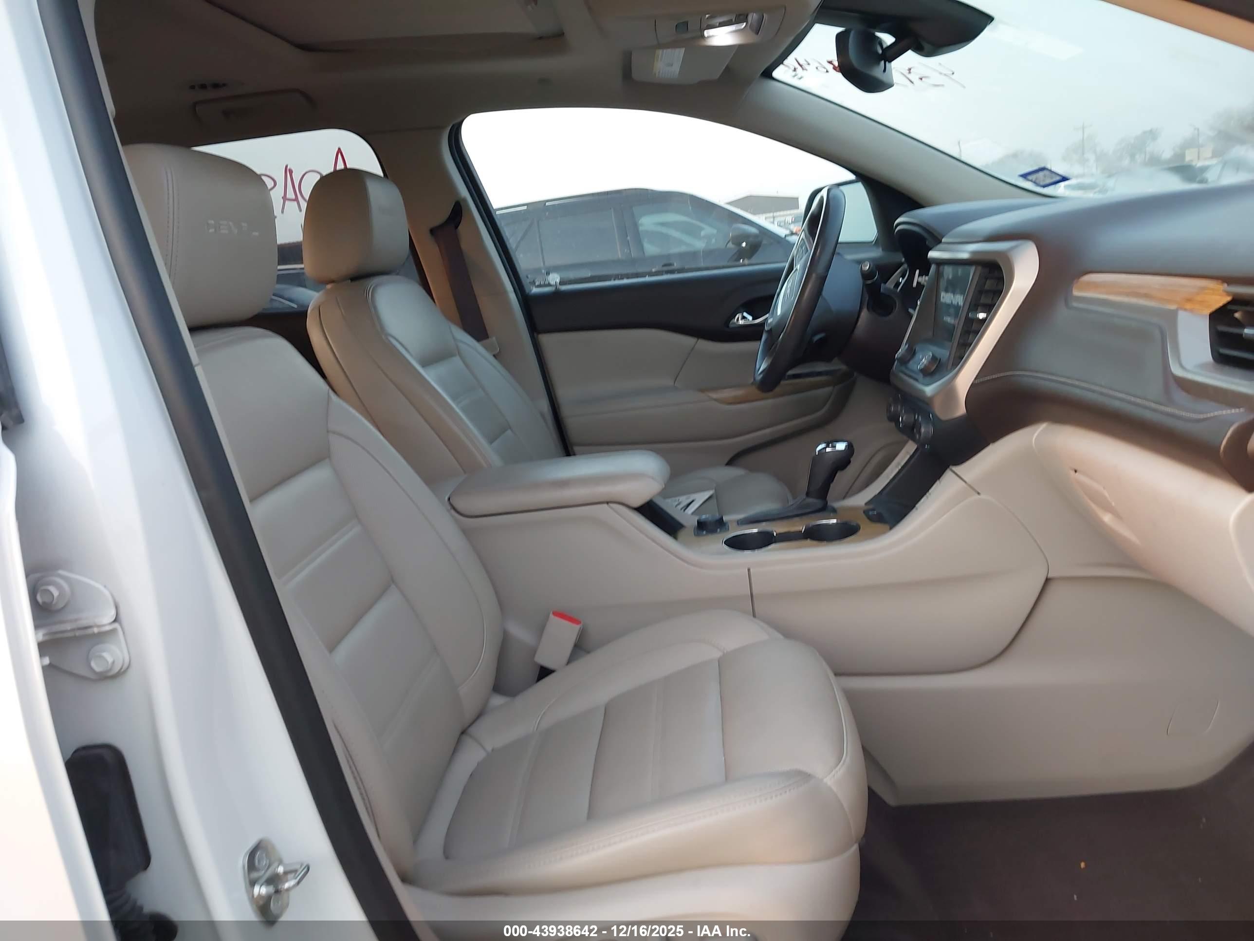 GMC ACADIA image 5