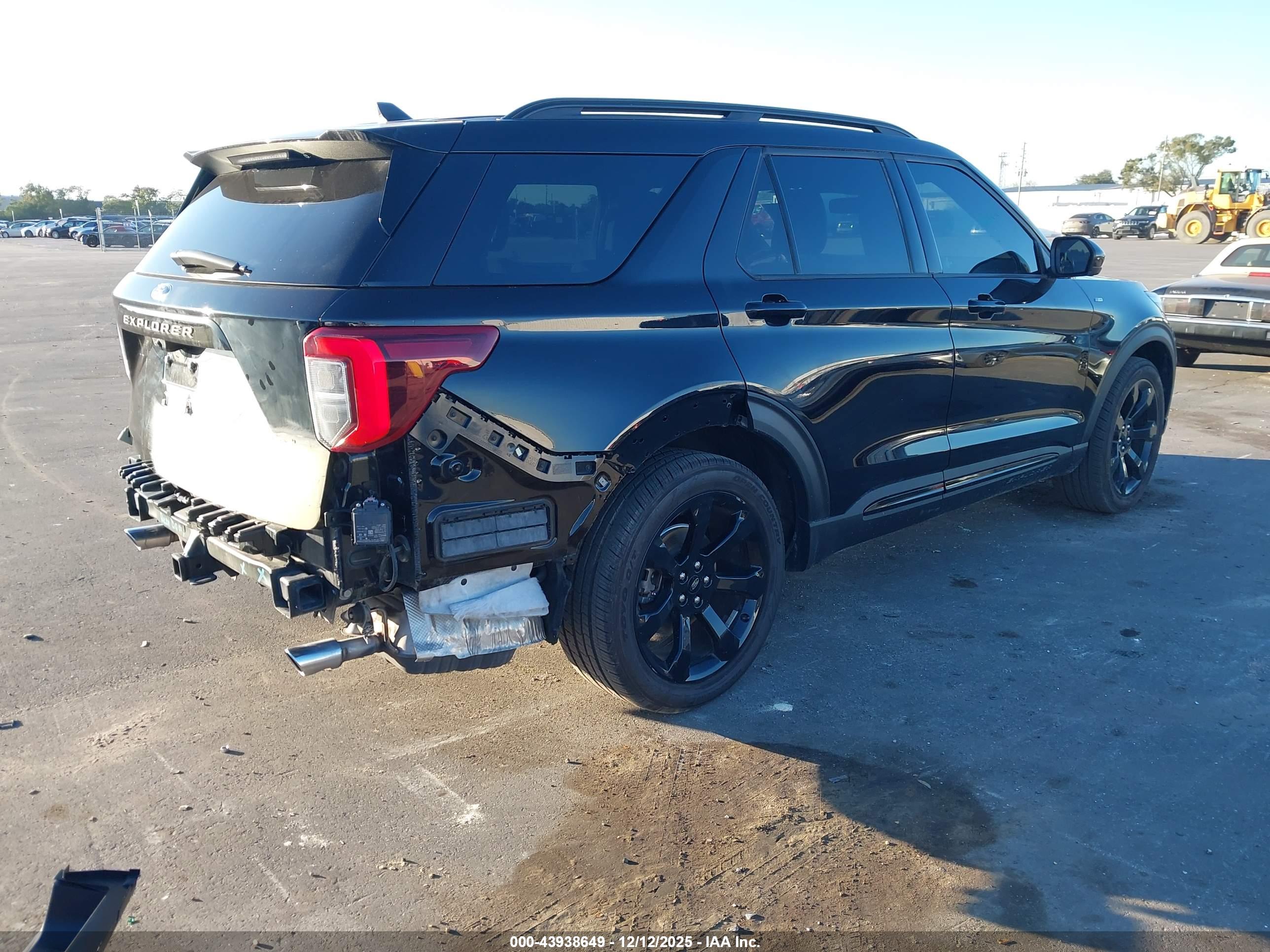 FORD EXPLORER image 4
