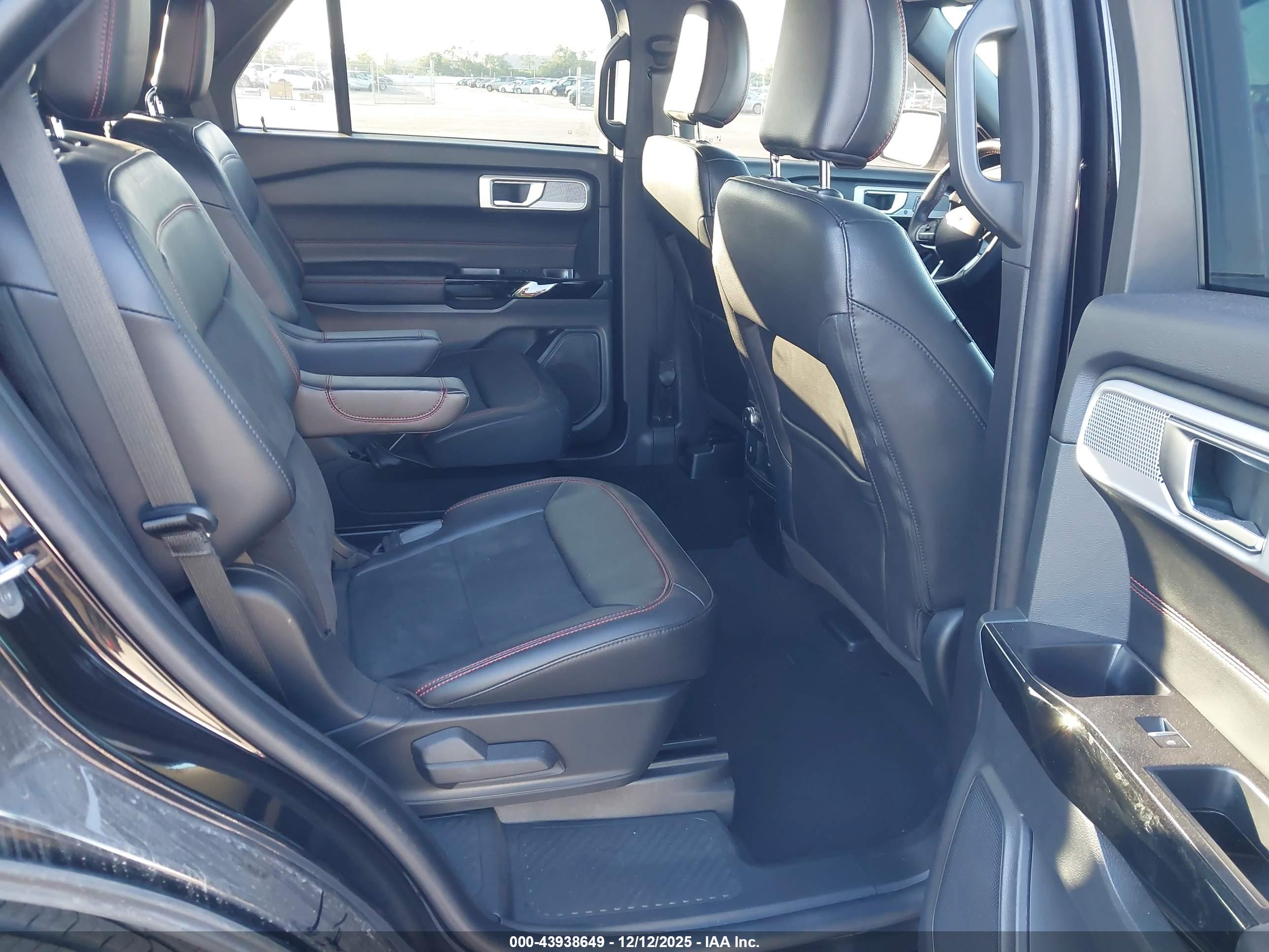 FORD EXPLORER image 8
