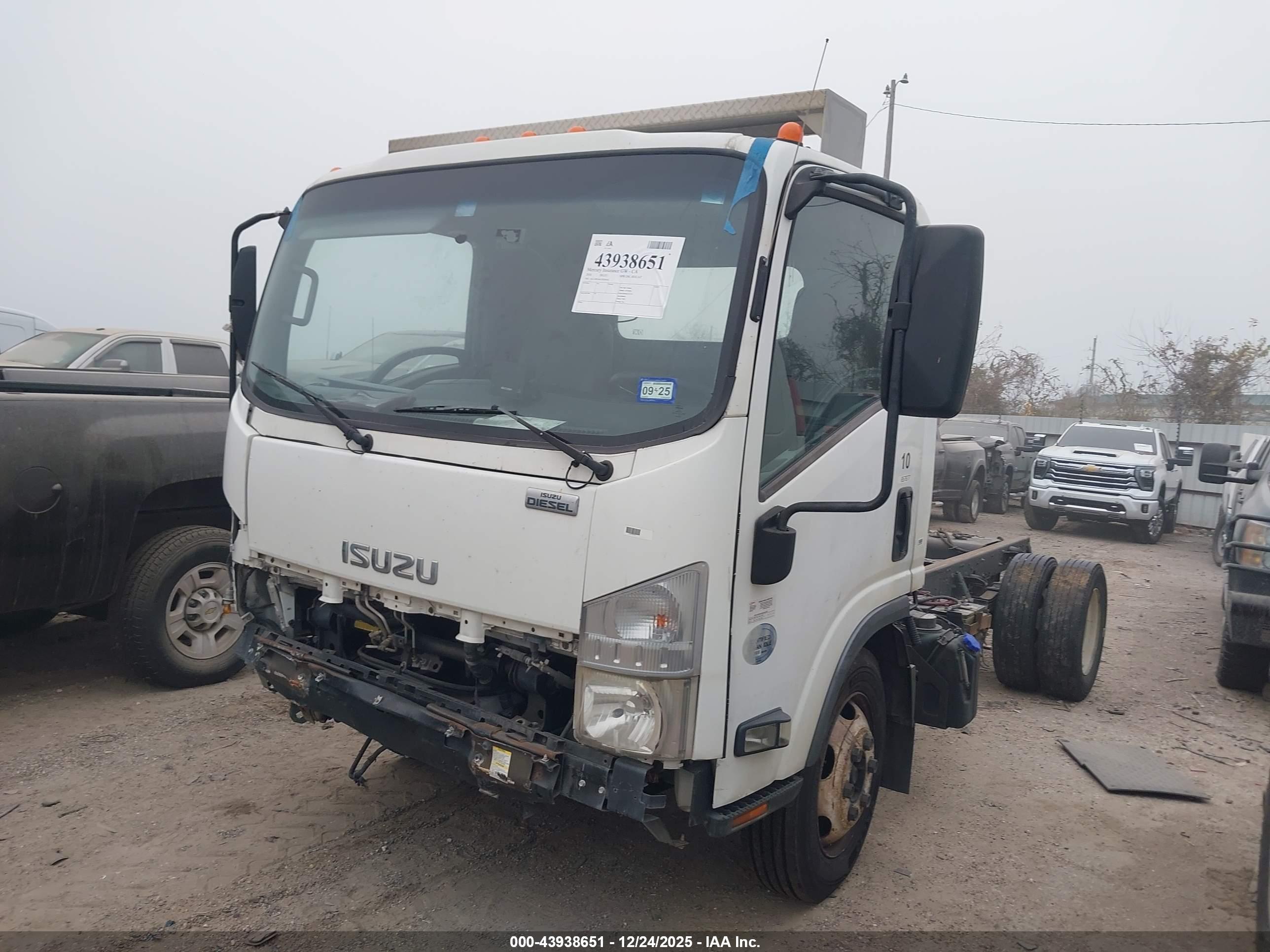 ISUZU NPR image 2