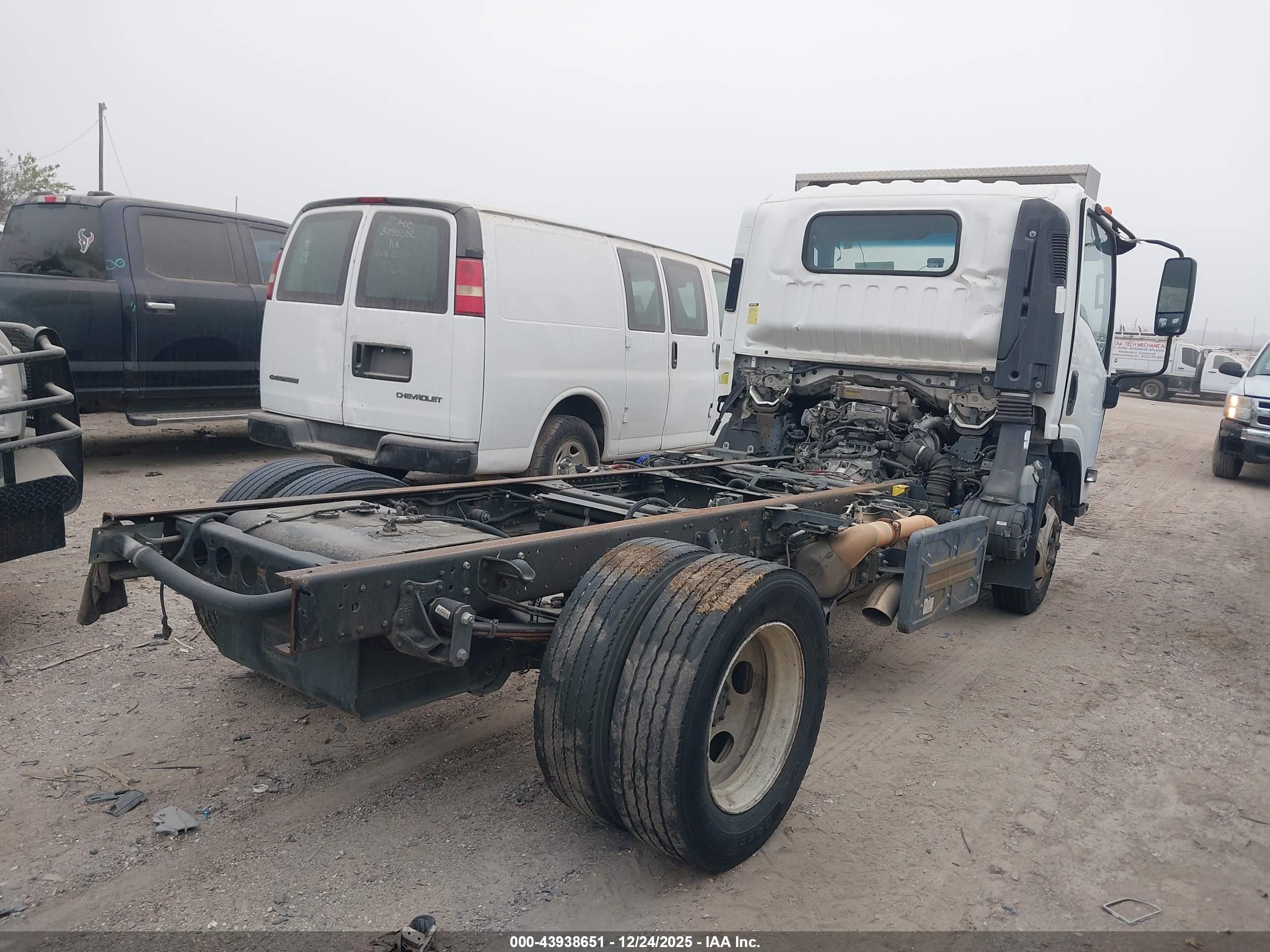 ISUZU NPR image 4
