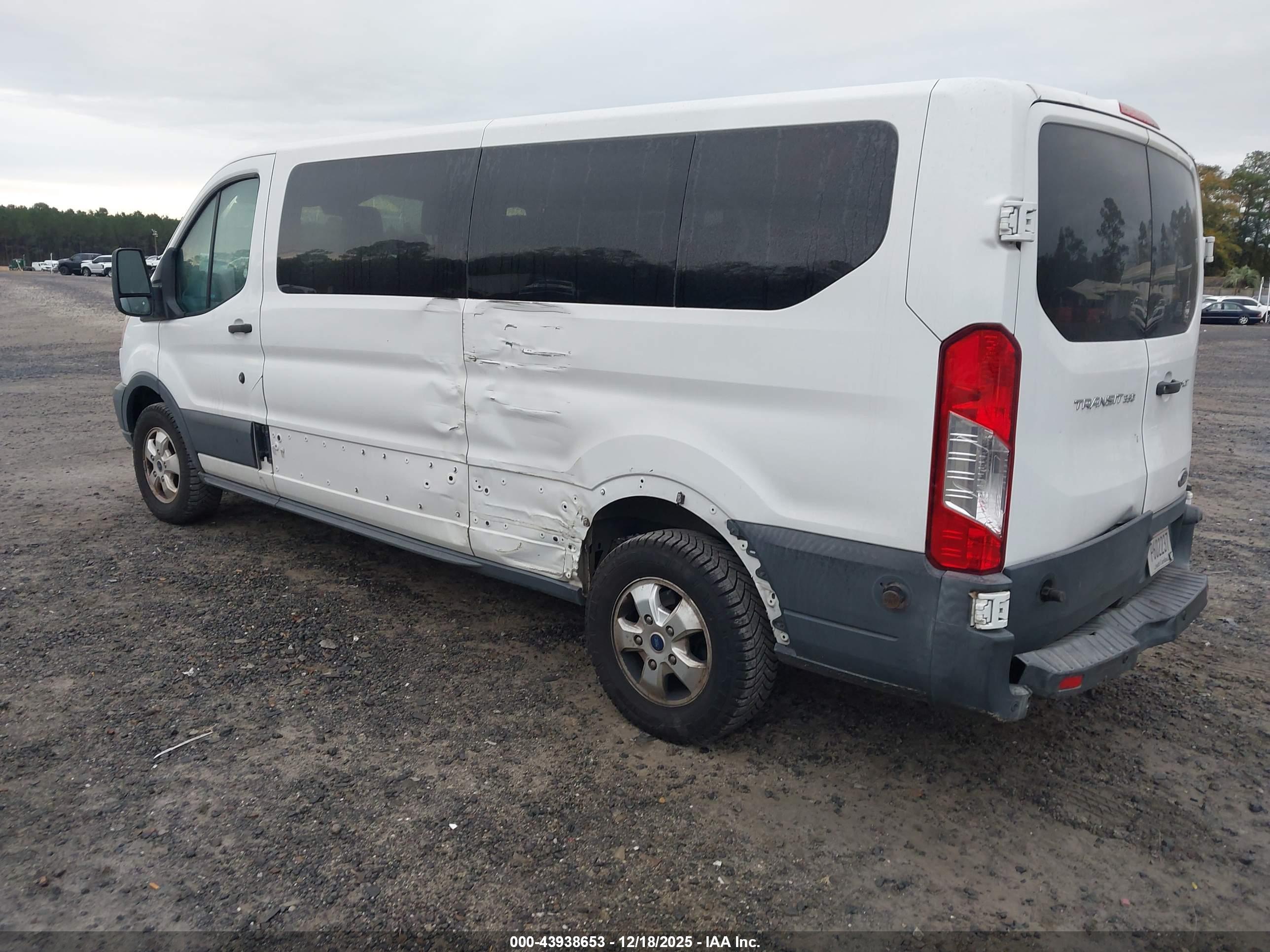 FORD TRANSIT-350 image 3