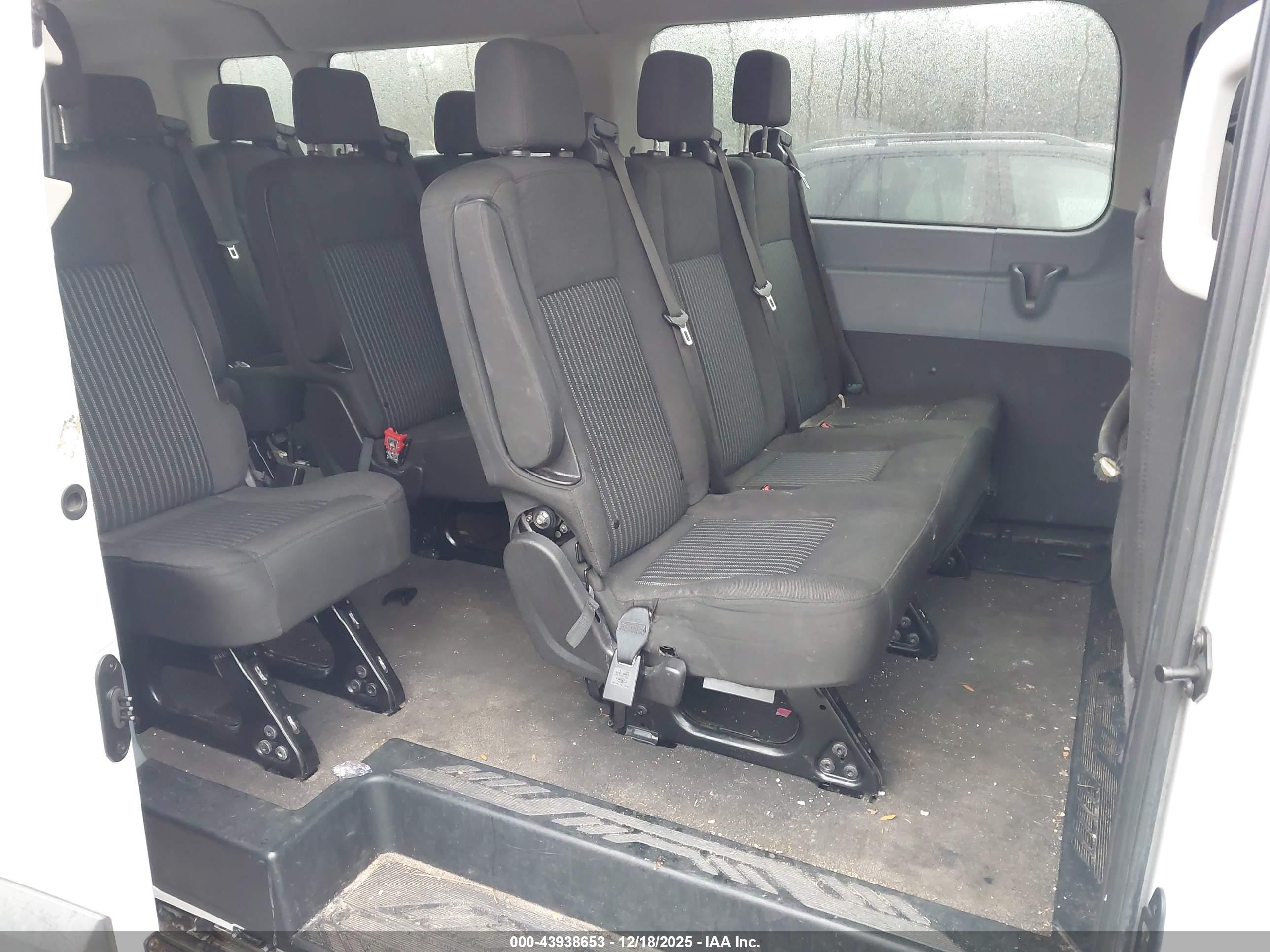 FORD TRANSIT-350 image 8
