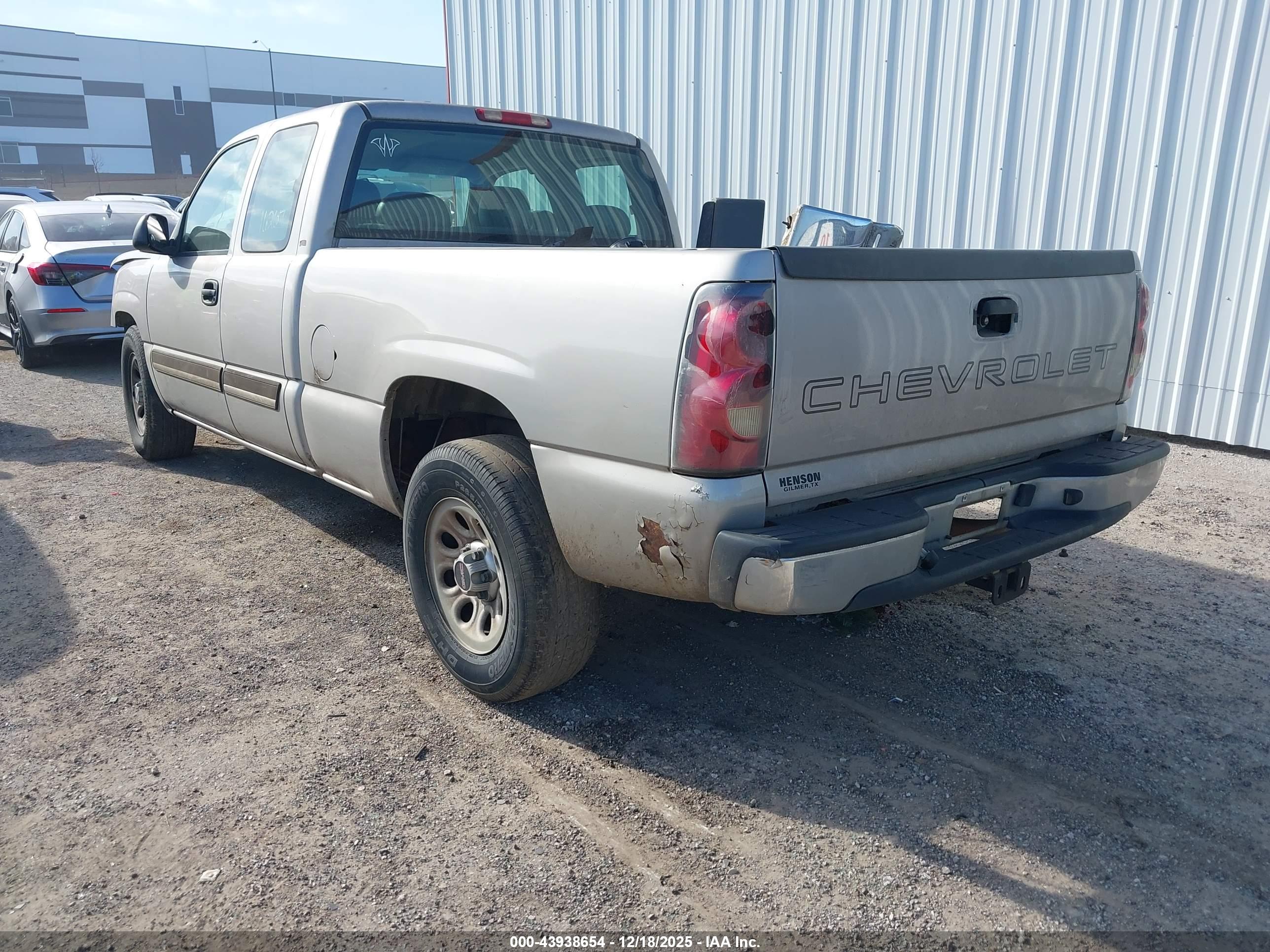 CHEVROLET SILVERADO image 3