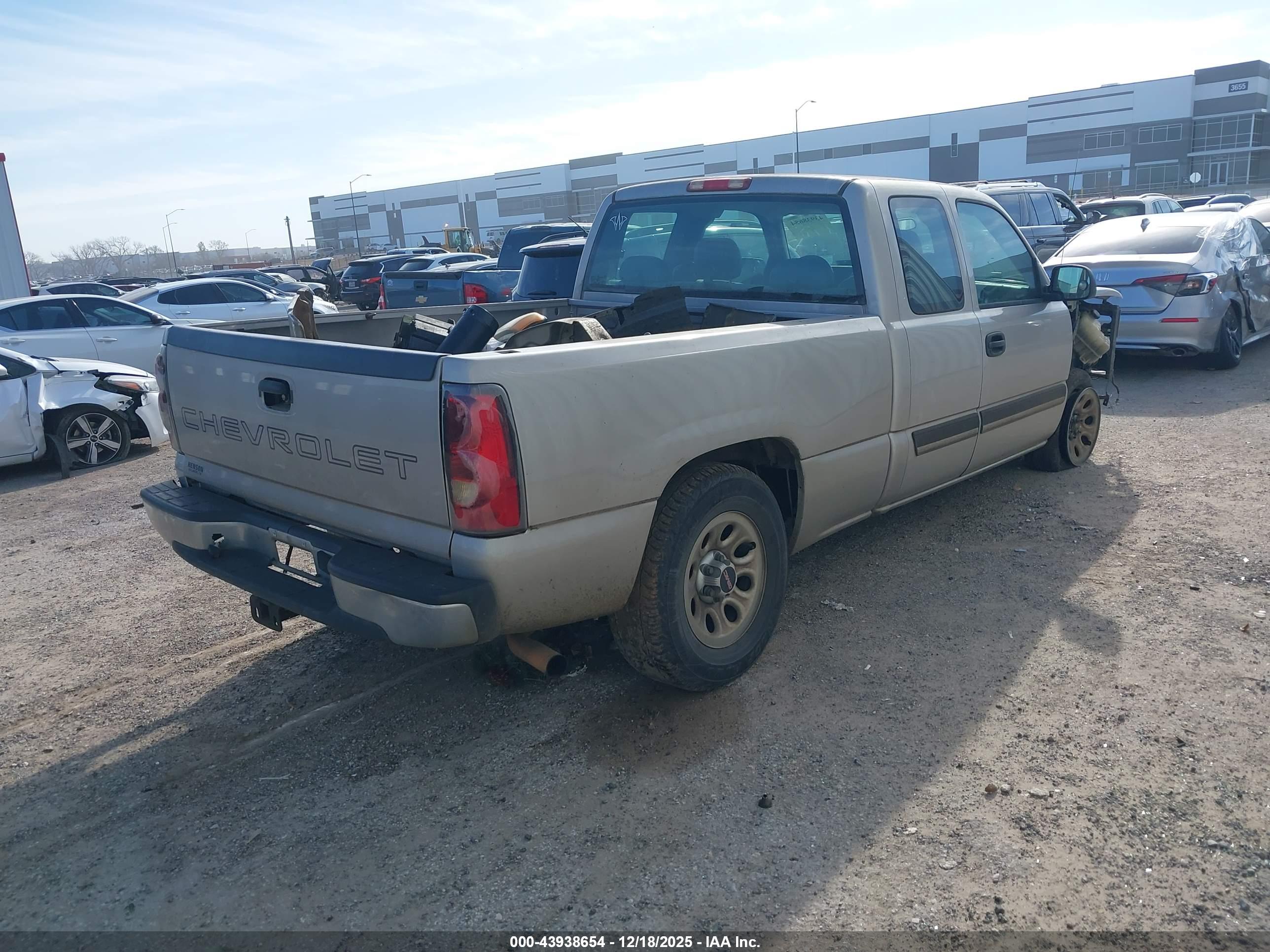 CHEVROLET SILVERADO image 4