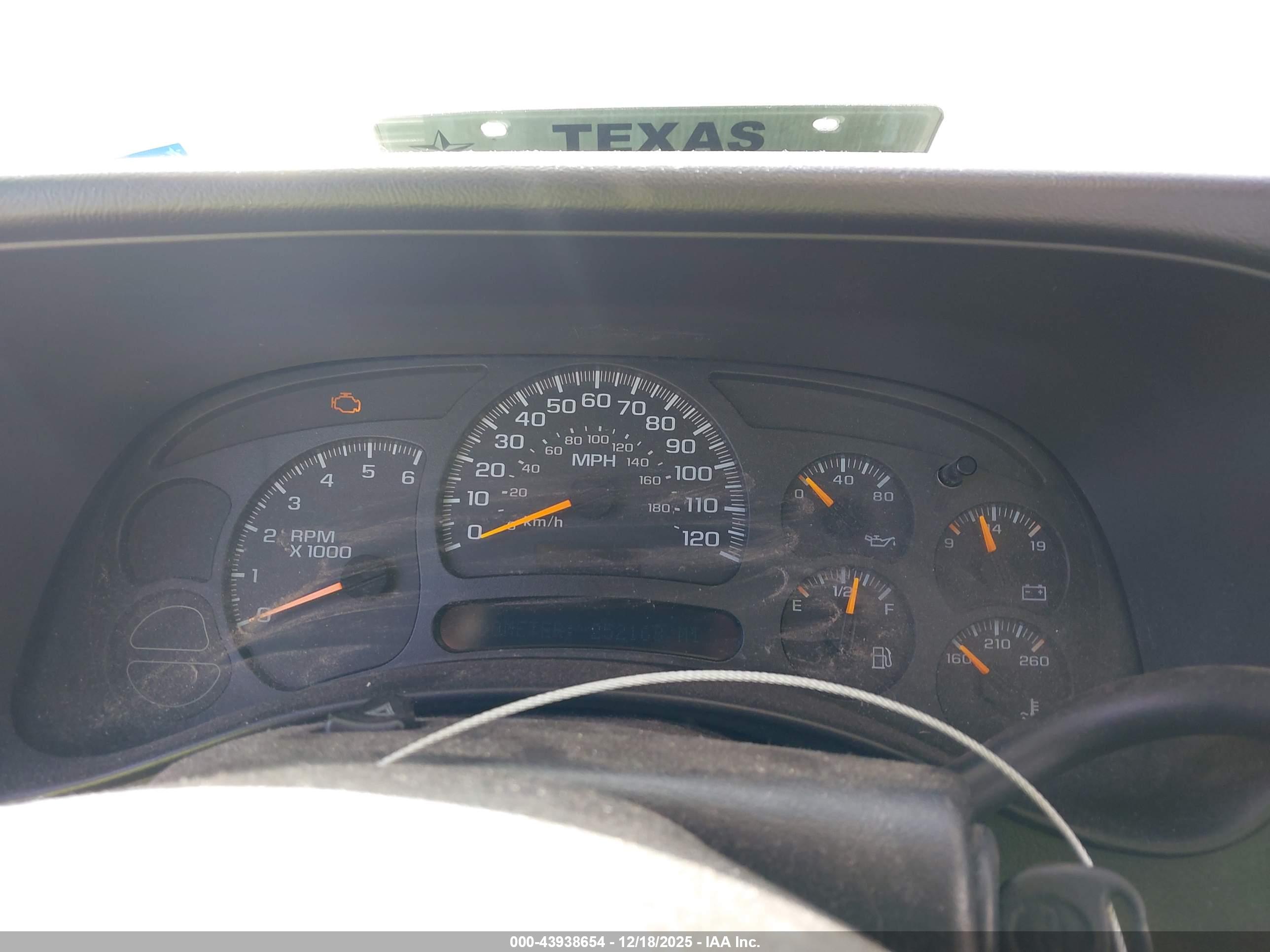 CHEVROLET SILVERADO image 7