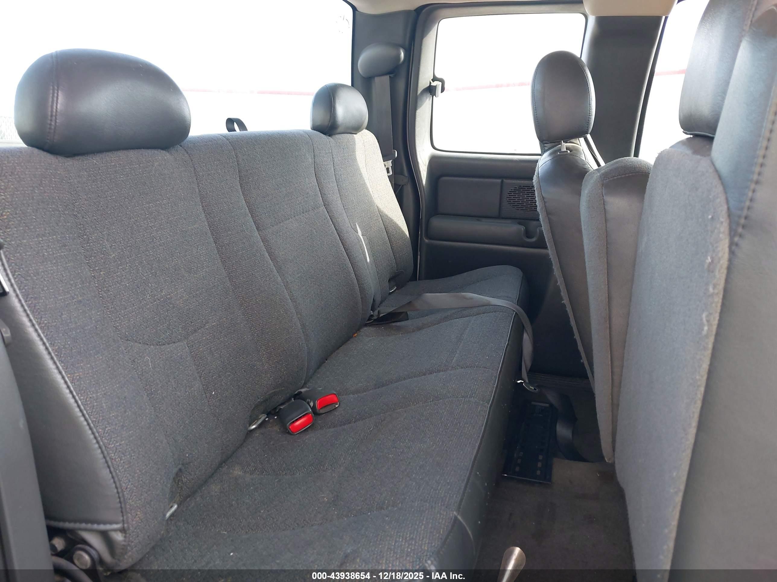 CHEVROLET SILVERADO image 8