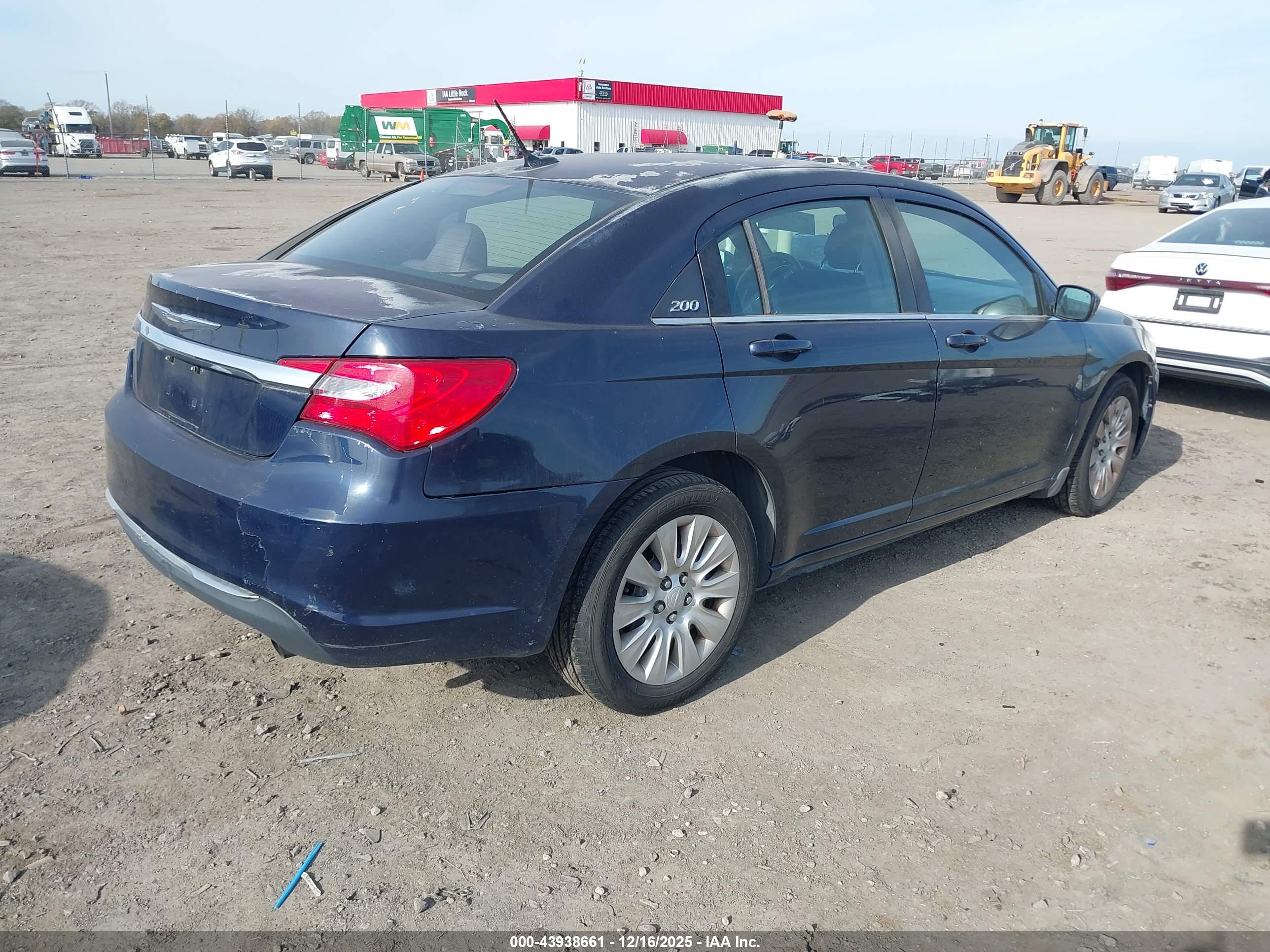 CHRYSLER 200 image 4