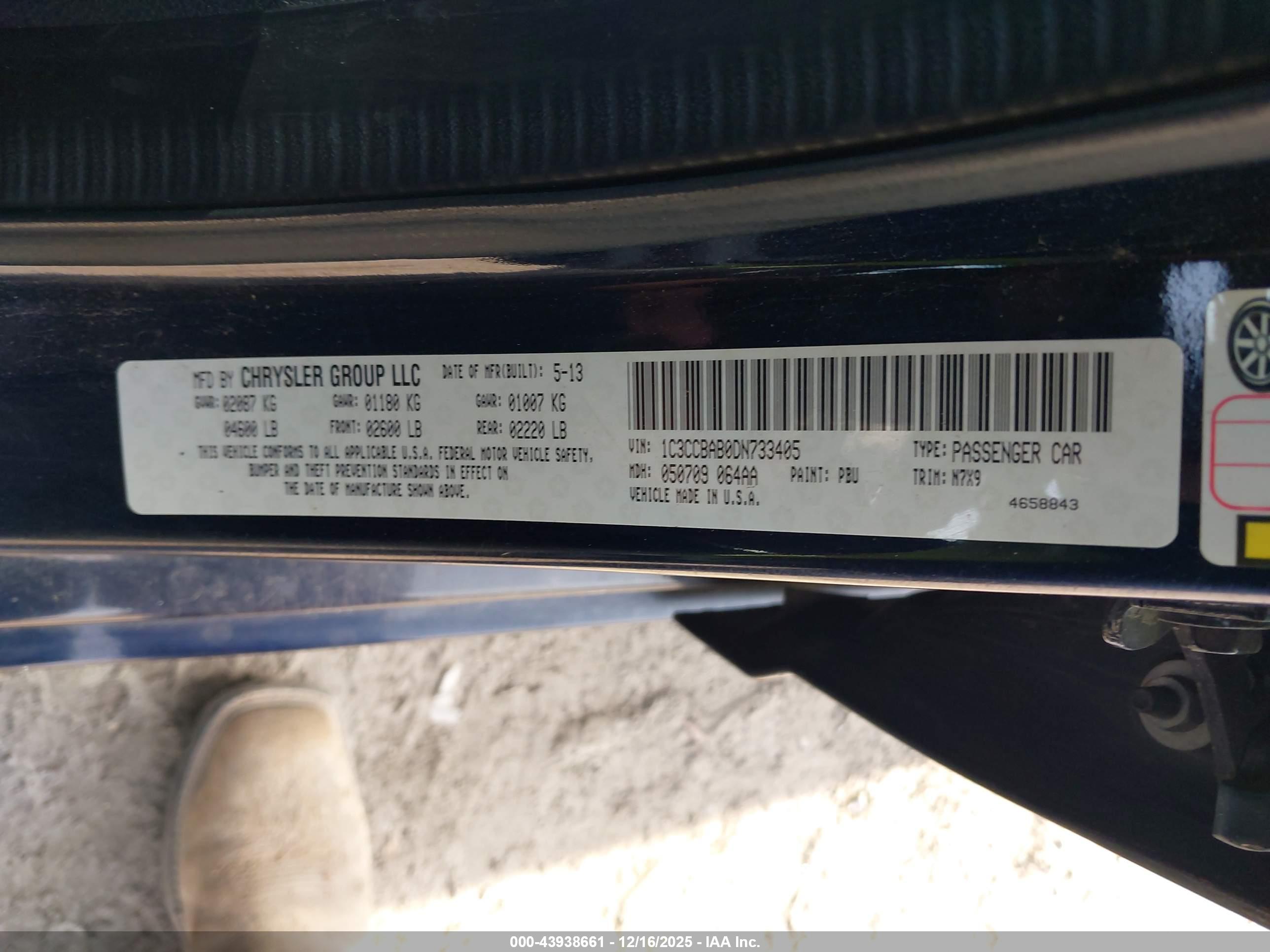 CHRYSLER 200 image 9