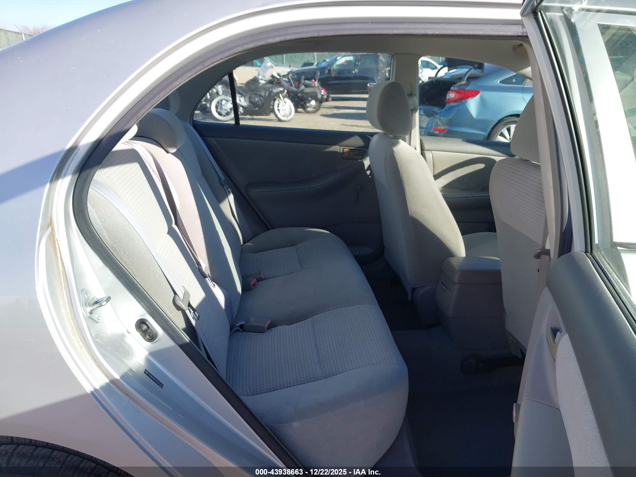 TOYOTA COROLLA image 8