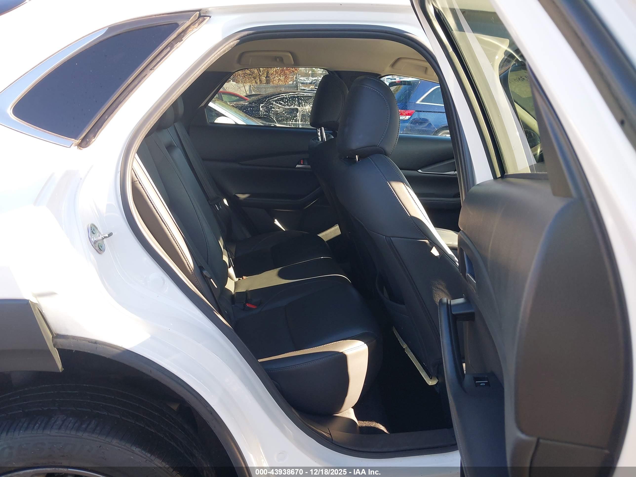 MAZDA CX-30 image 8