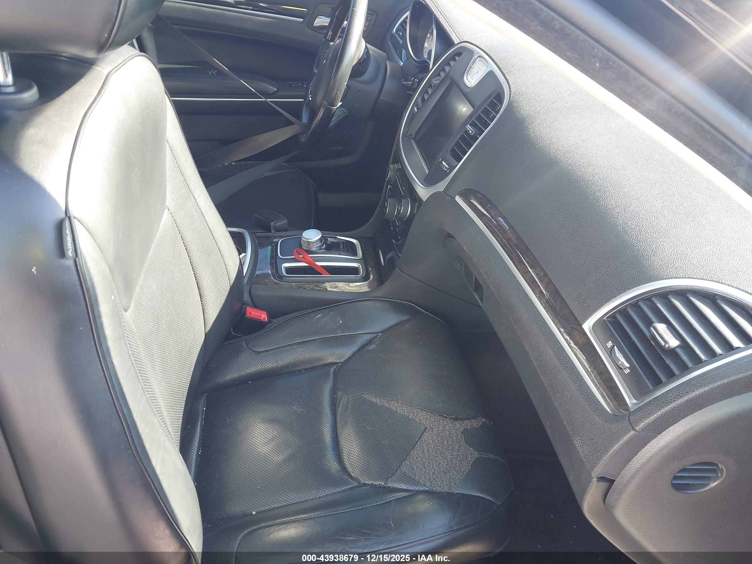 CHRYSLER 300C image 5