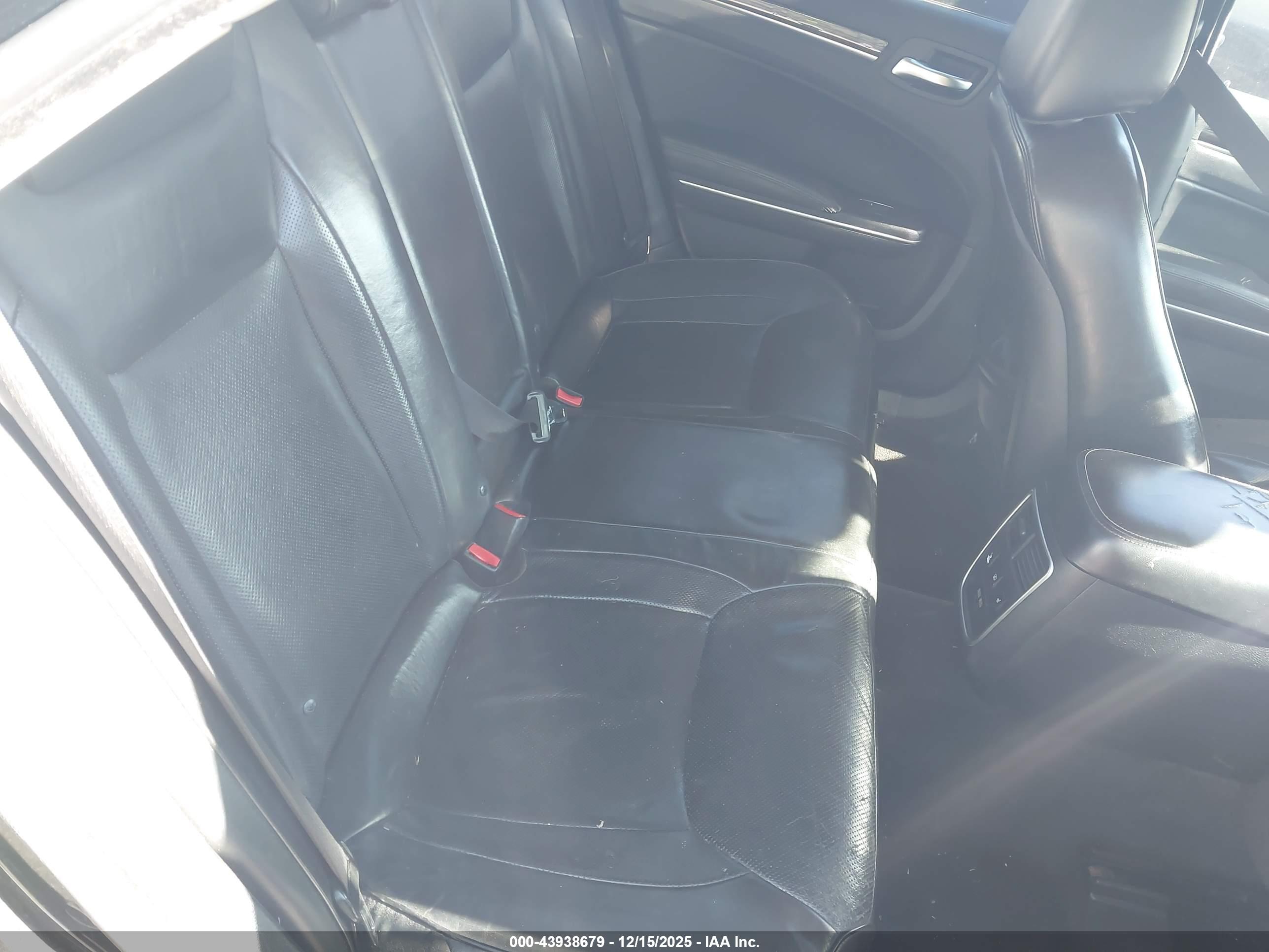 CHRYSLER 300C image 8