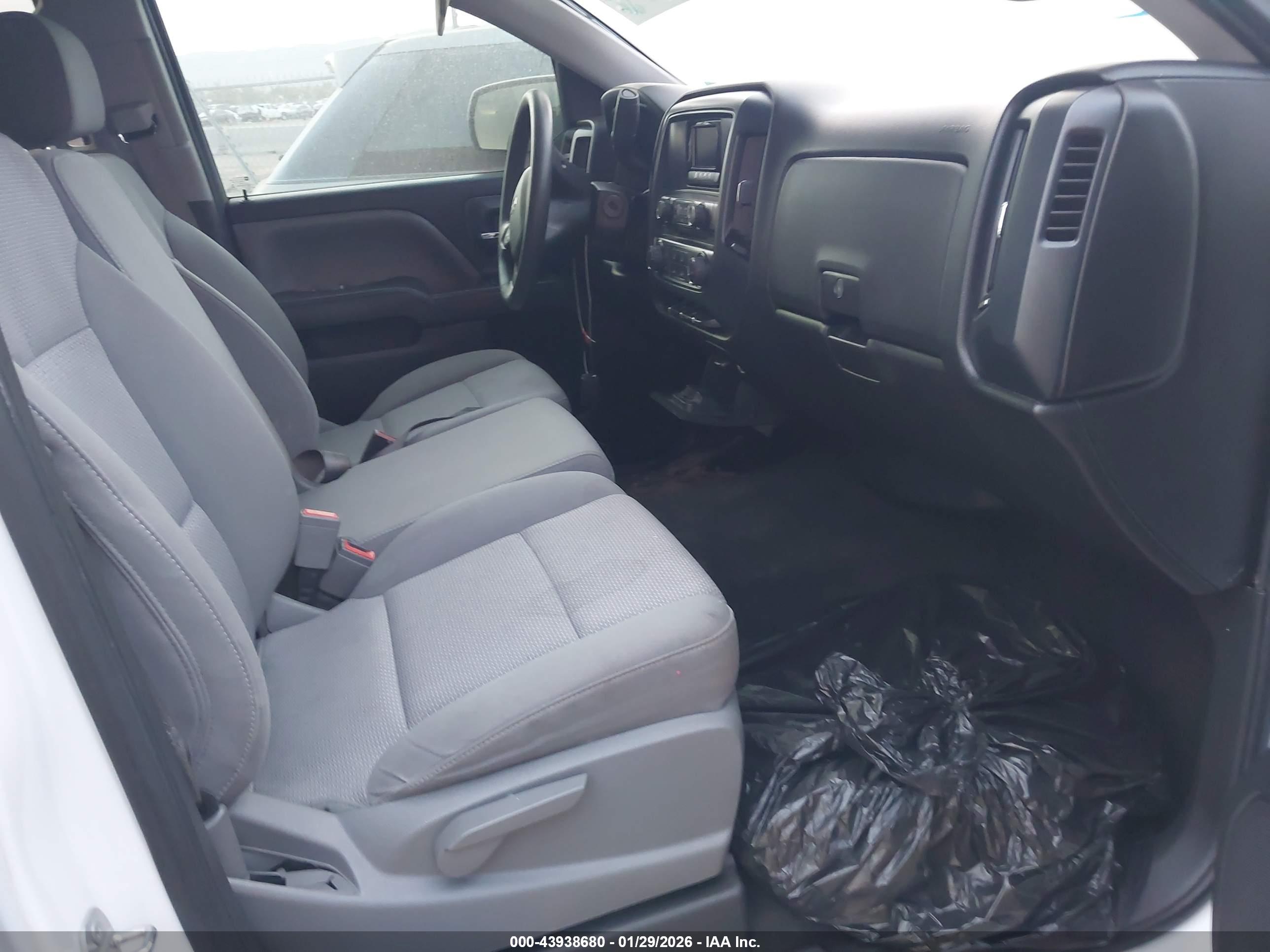 CHEVROLET SILVERADO image 5