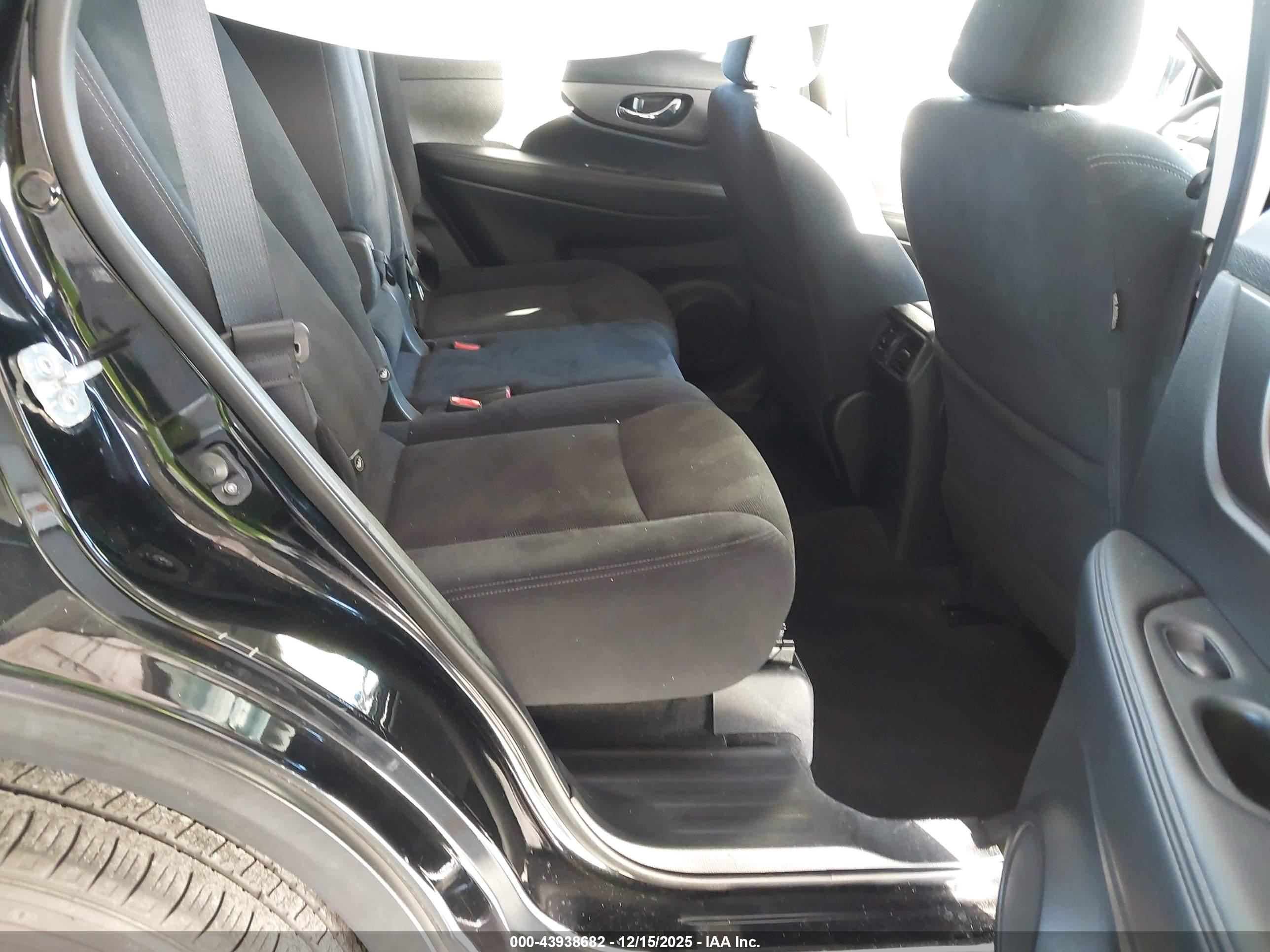 NISSAN ROGUE image 8