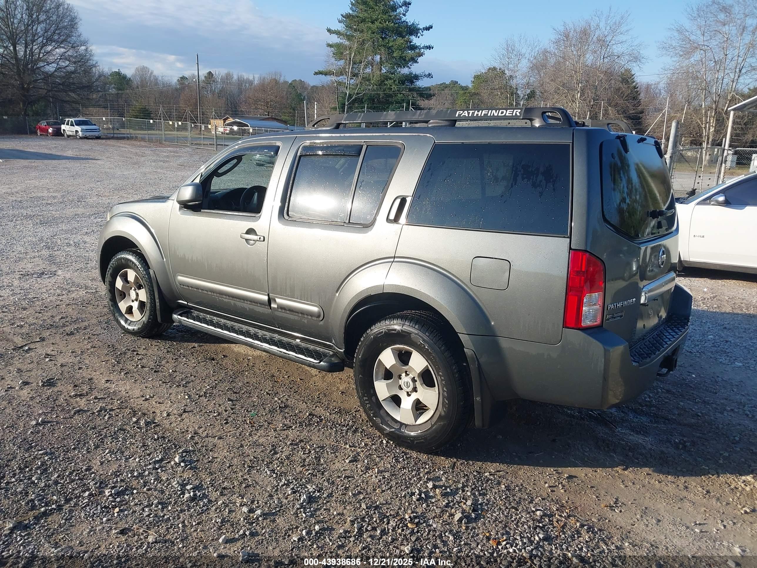 NISSAN PATHFINDER image 3
