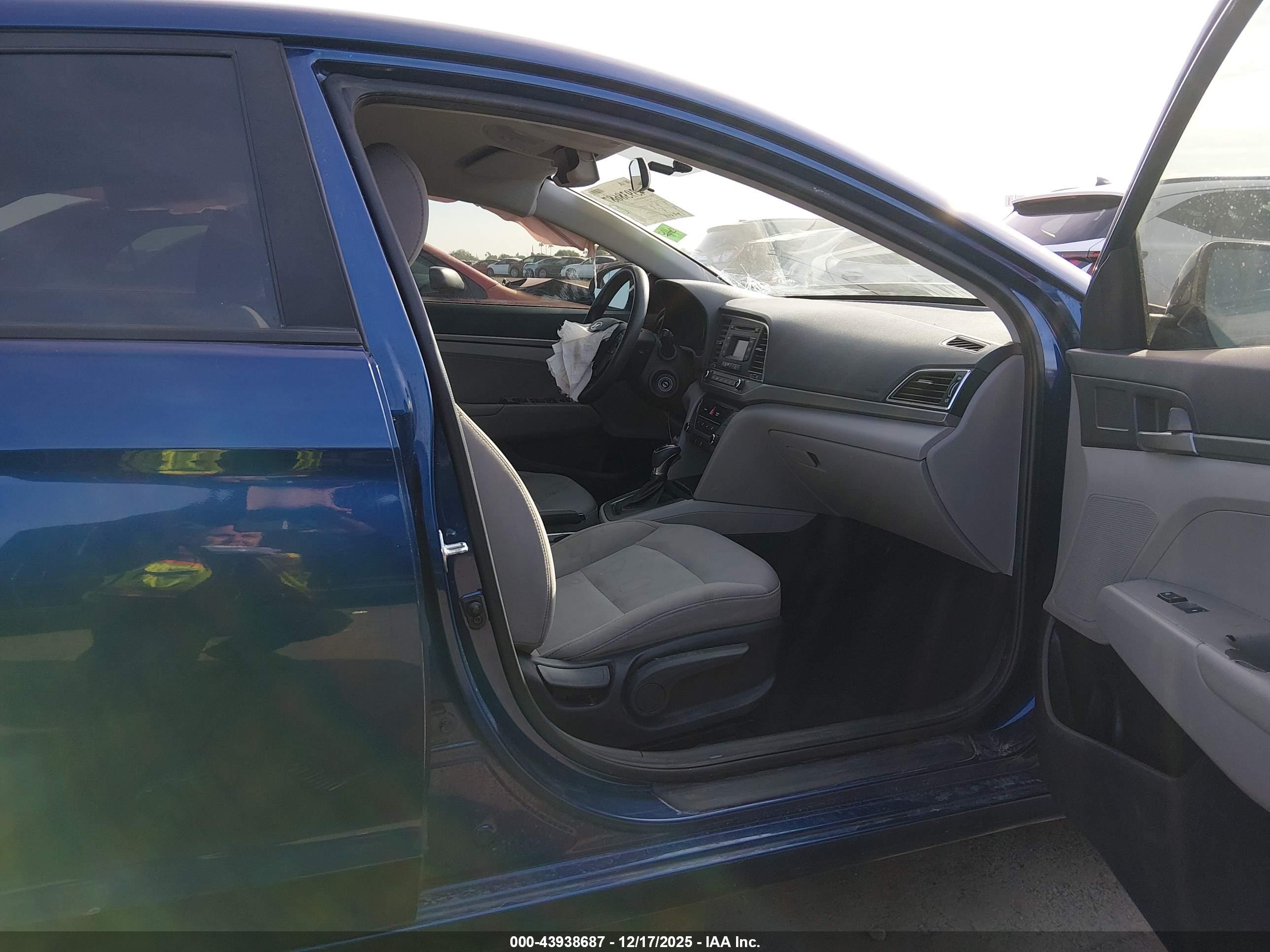 HYUNDAI ELANTRA image 5