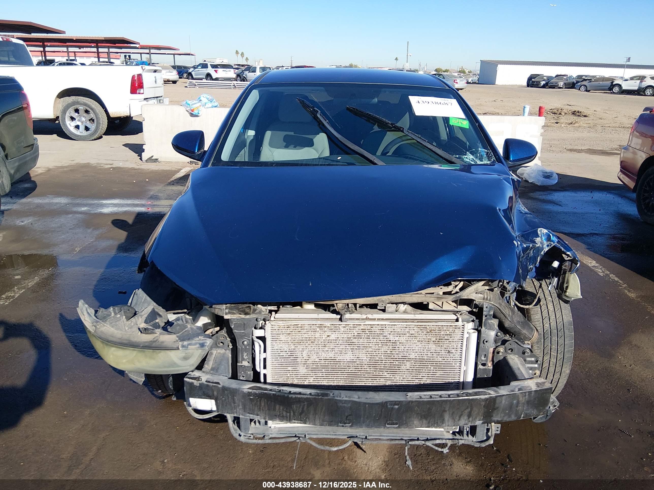 HYUNDAI ELANTRA image 6