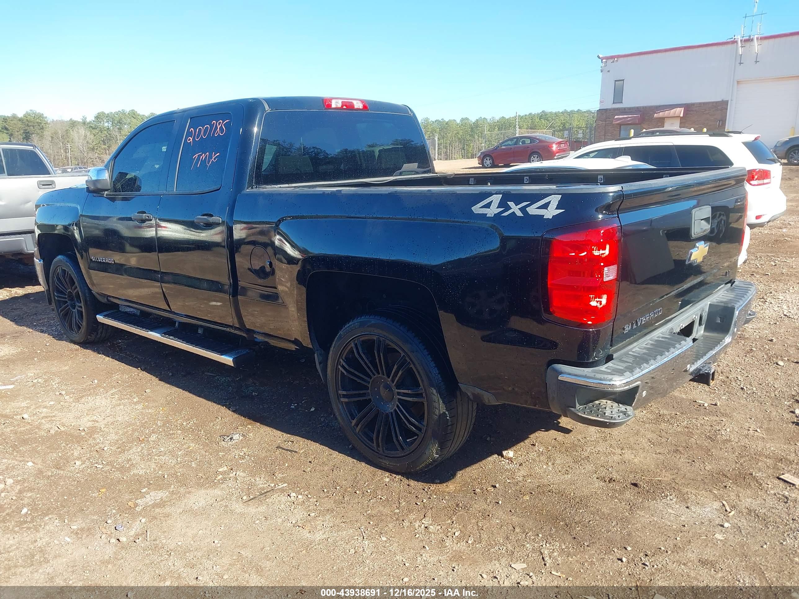 CHEVROLET SILVERADO image 3