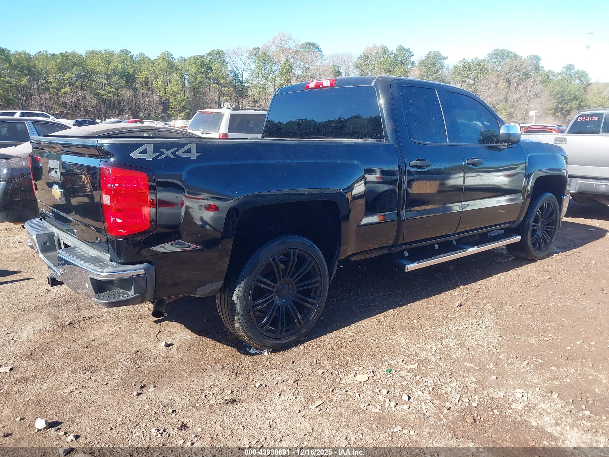 CHEVROLET SILVERADO image 4