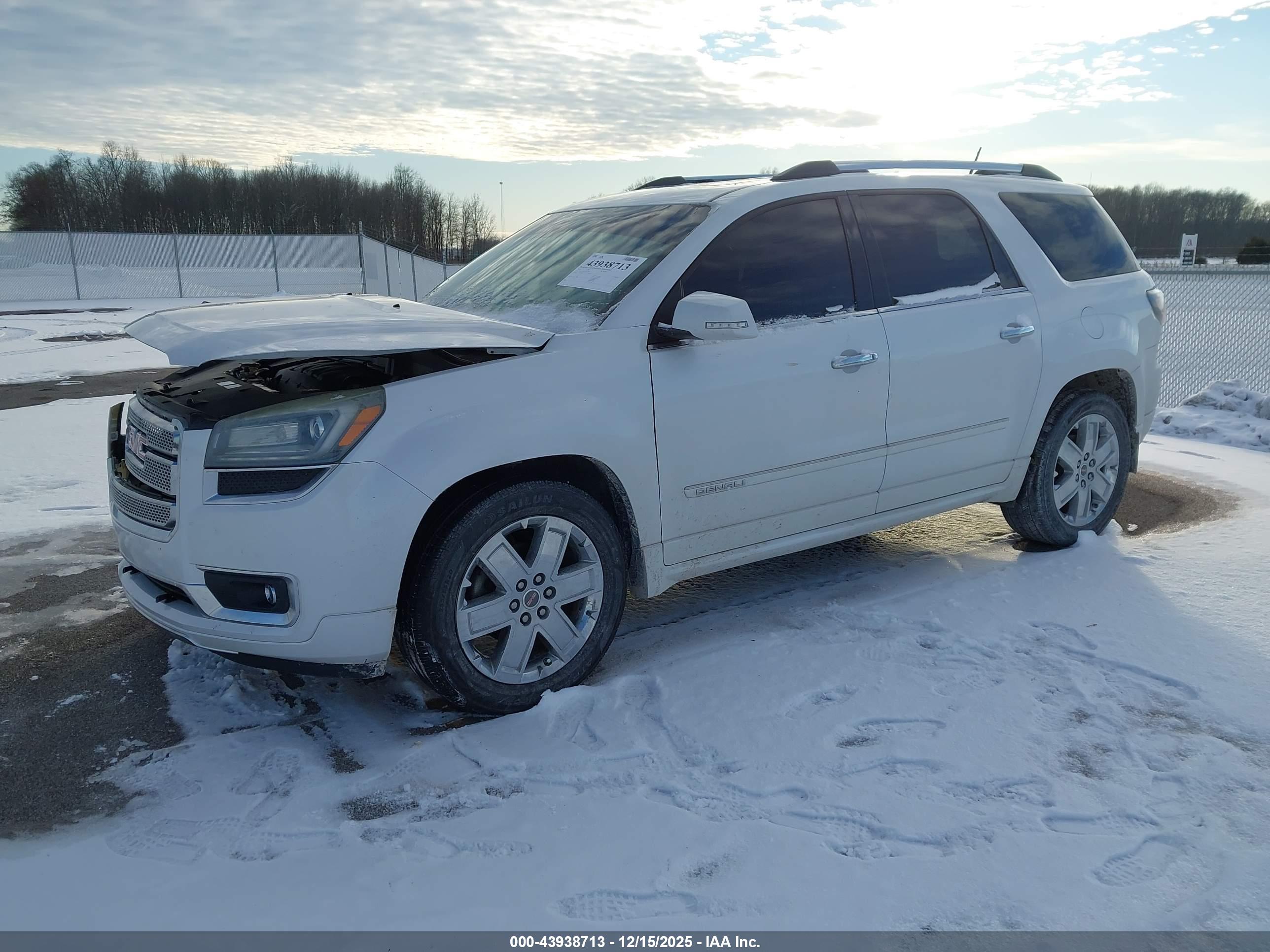 GMC ACADIA image 2