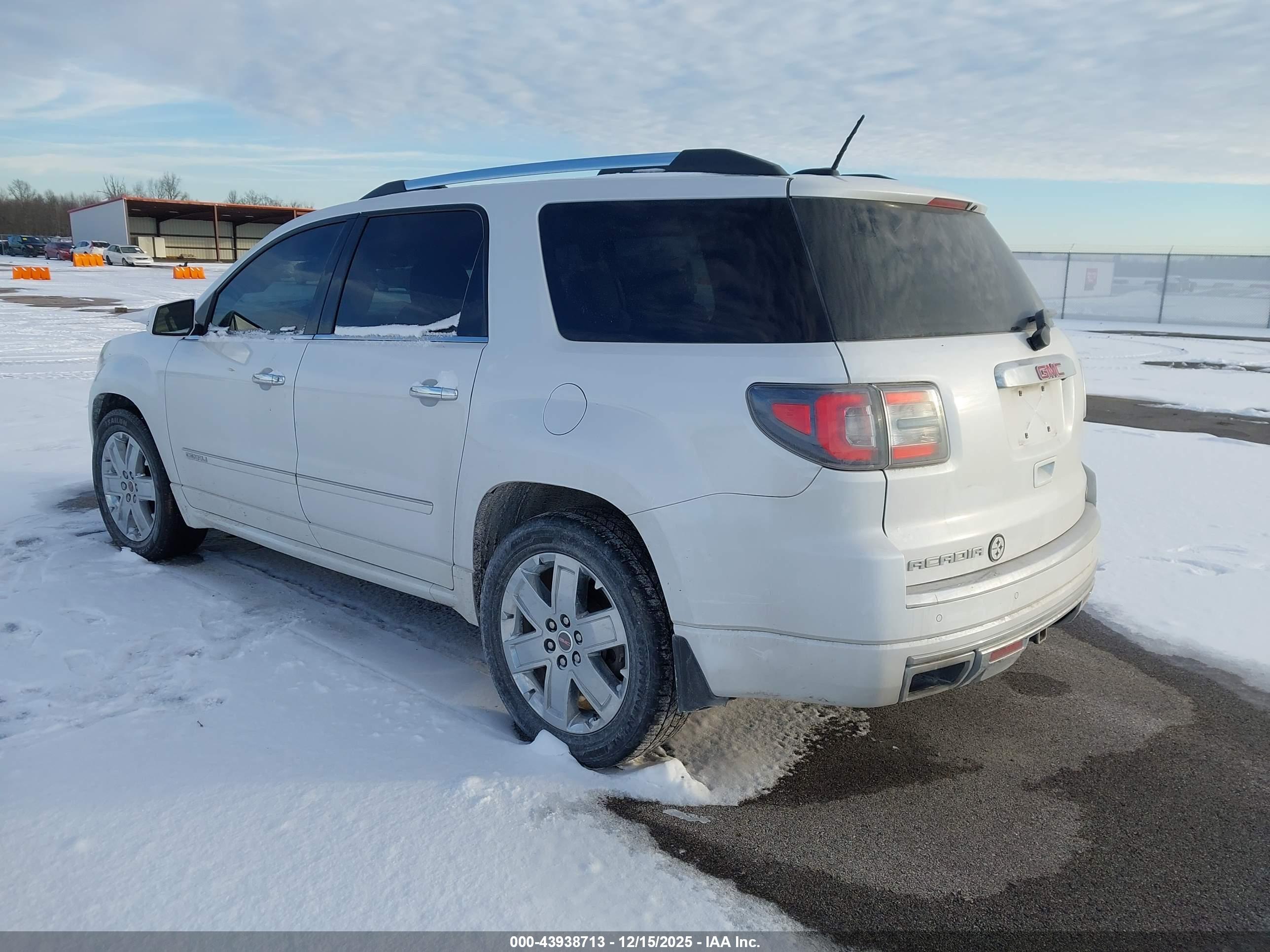 GMC ACADIA image 3