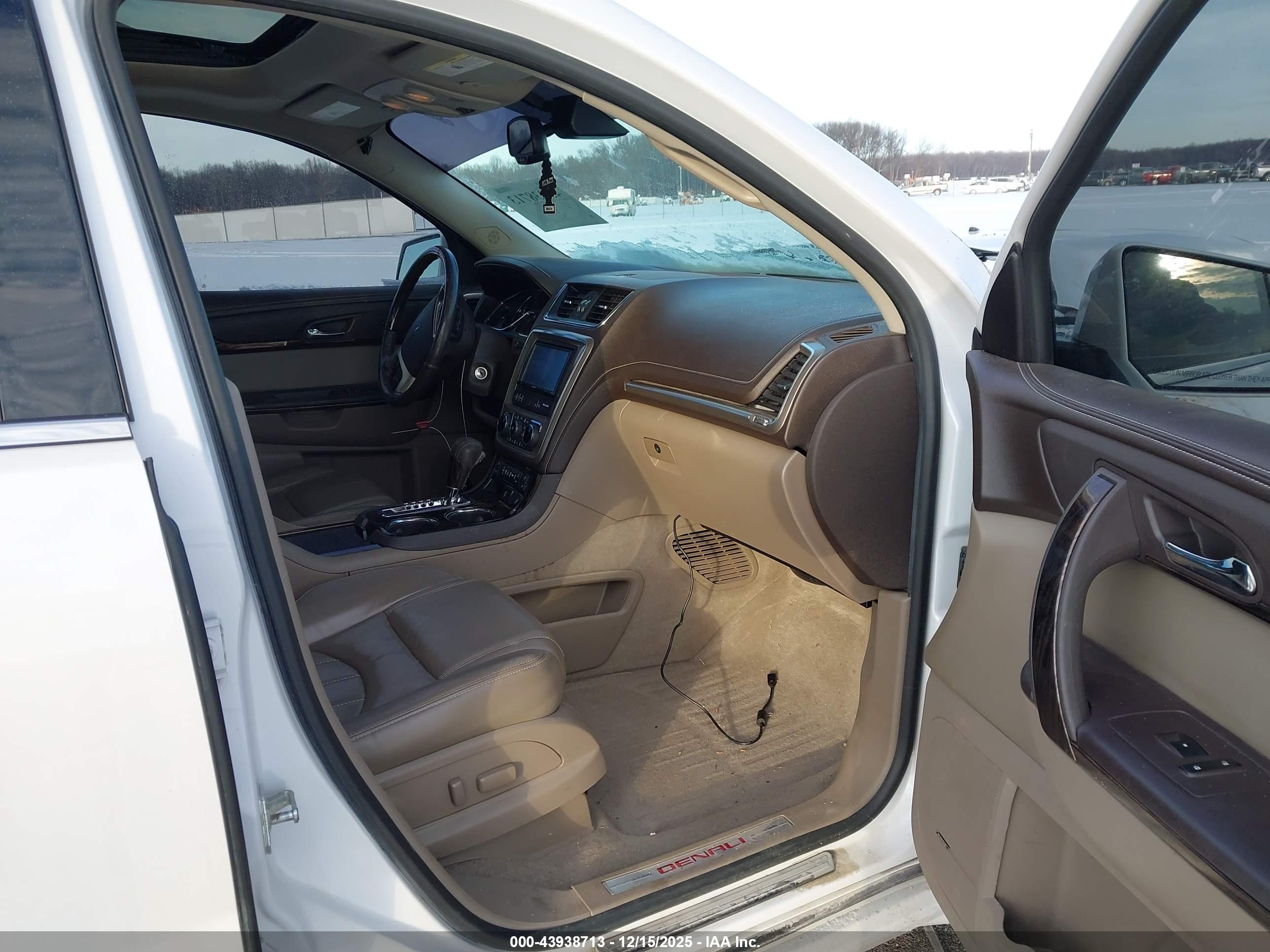 GMC ACADIA image 5