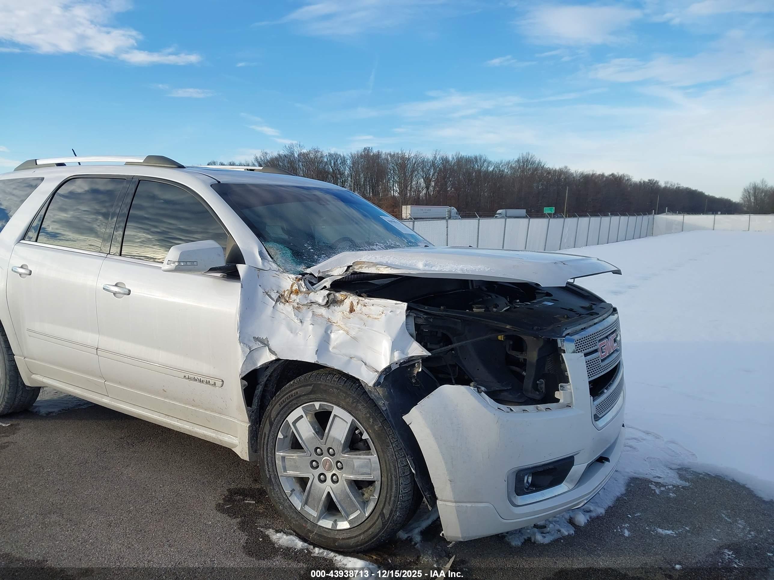 GMC ACADIA image 6