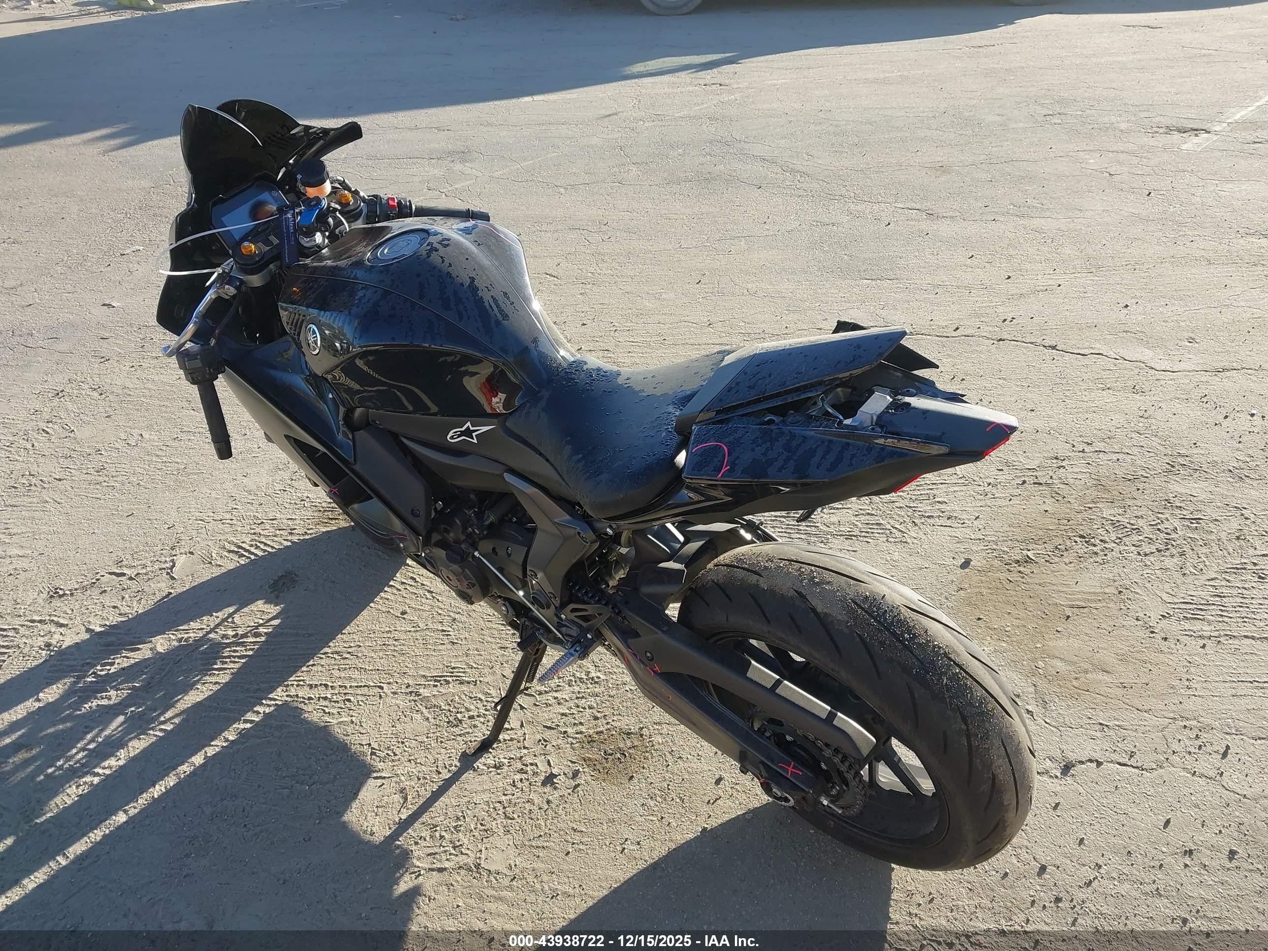 YAMAHA YZFR7 image 3