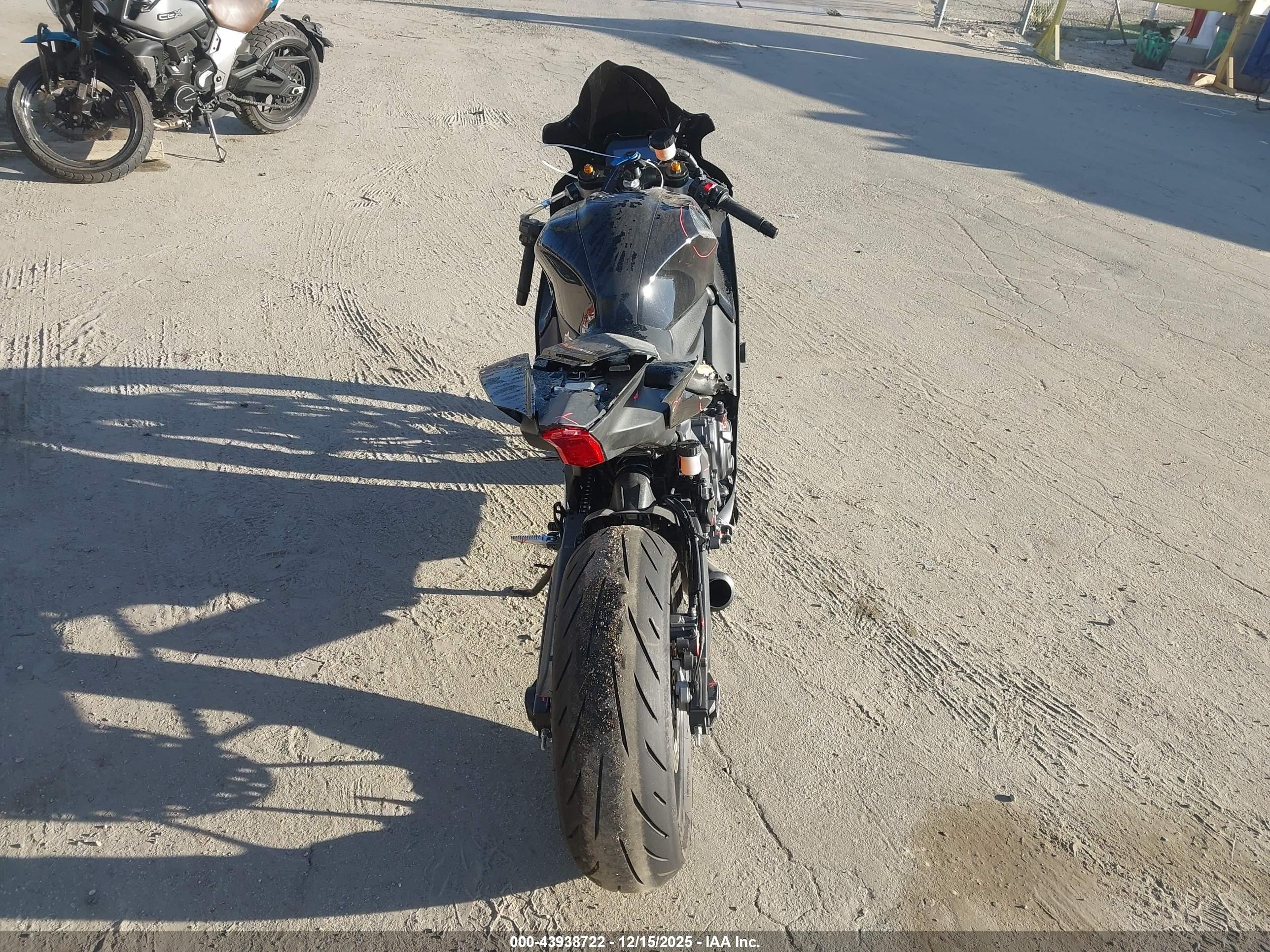 YAMAHA YZFR7 image 6