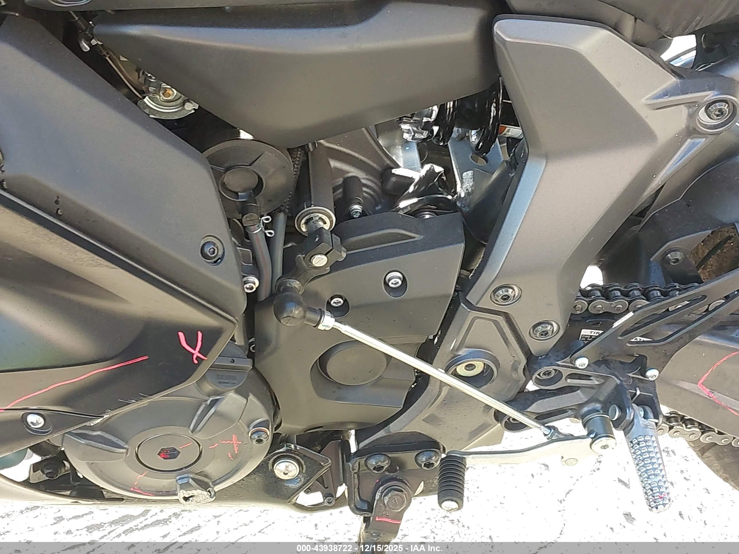 YAMAHA YZFR7 image 9