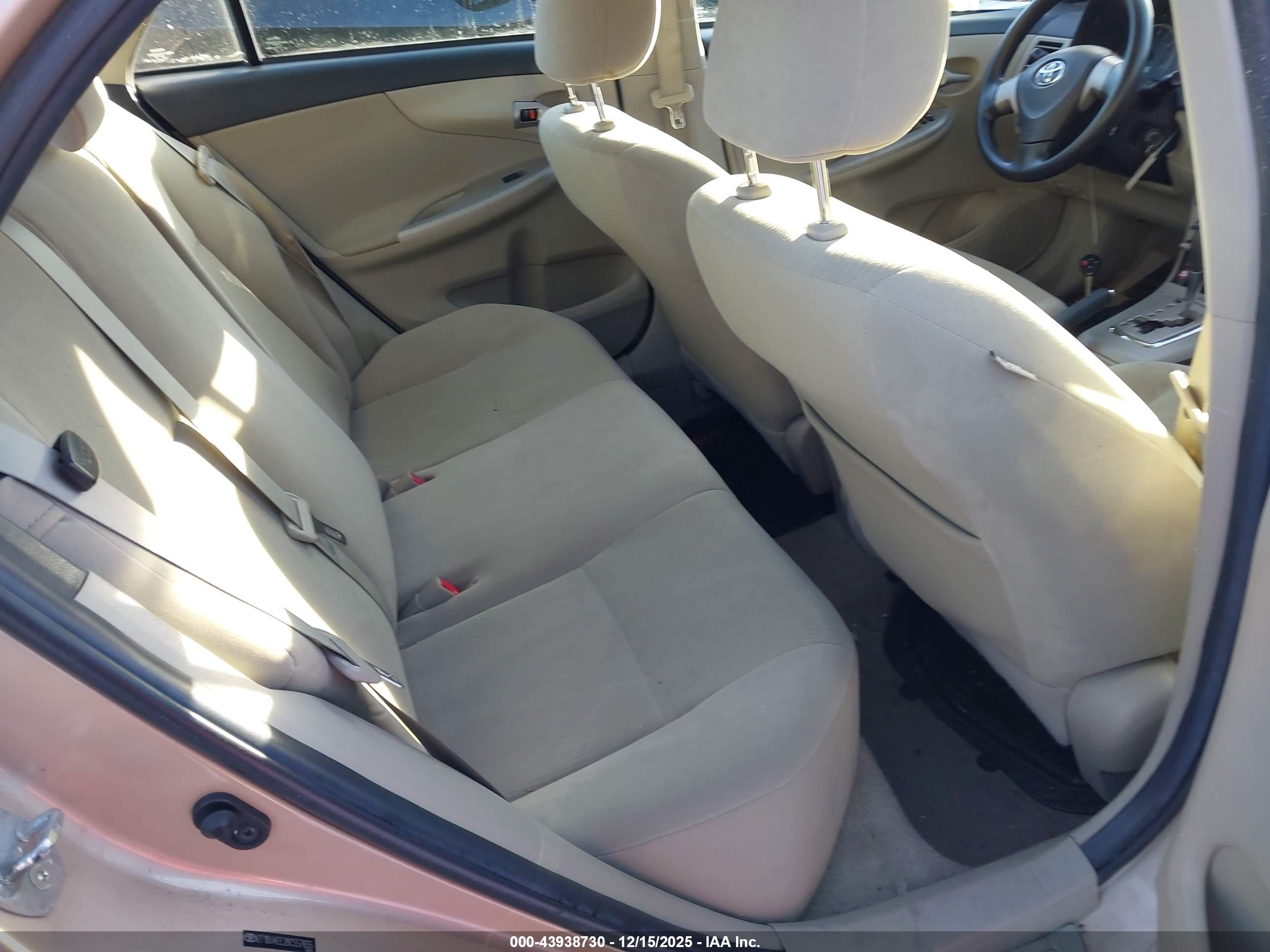 TOYOTA COROLLA image 8