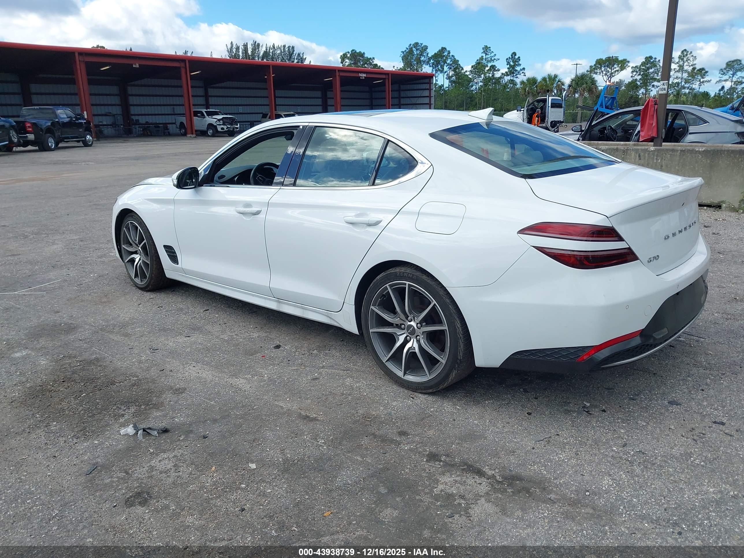 GENESIS G70 image 3