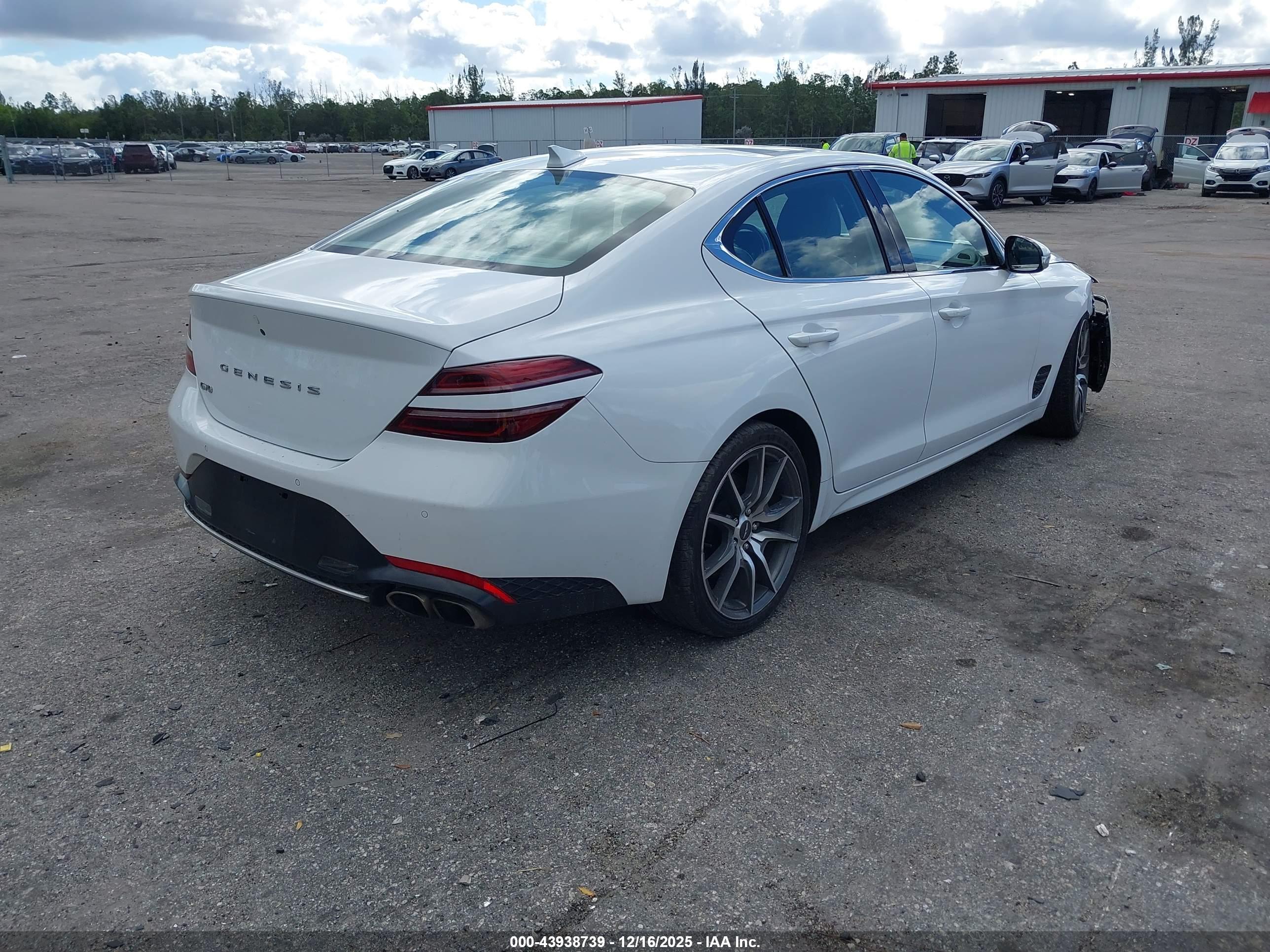 GENESIS G70 image 4