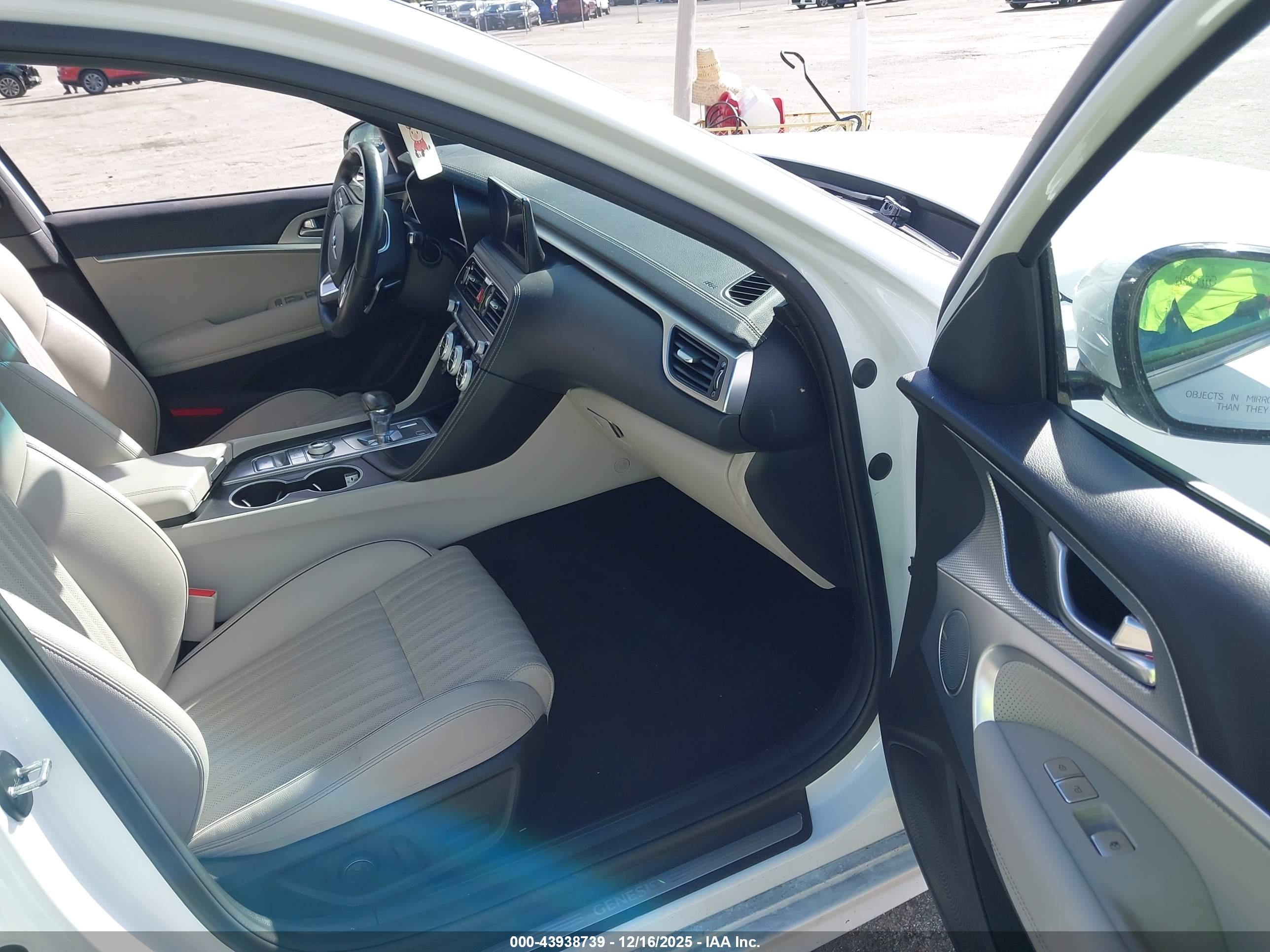GENESIS G70 image 5