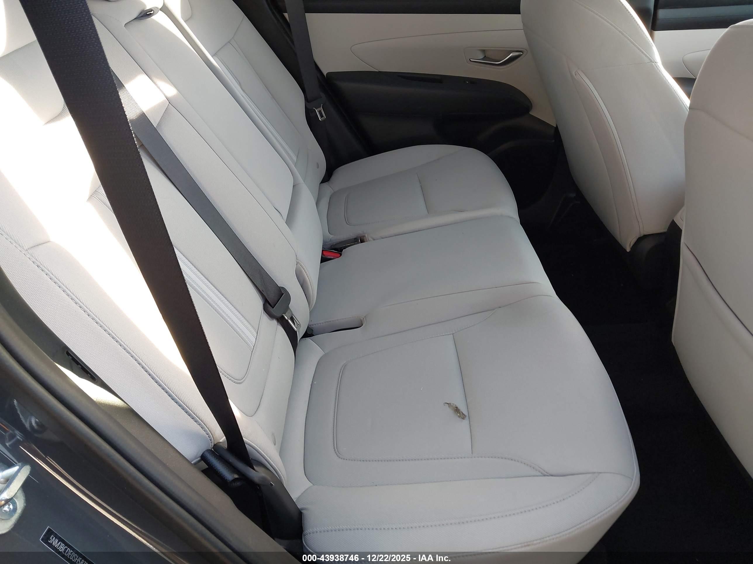HYUNDAI TUCSON image 8