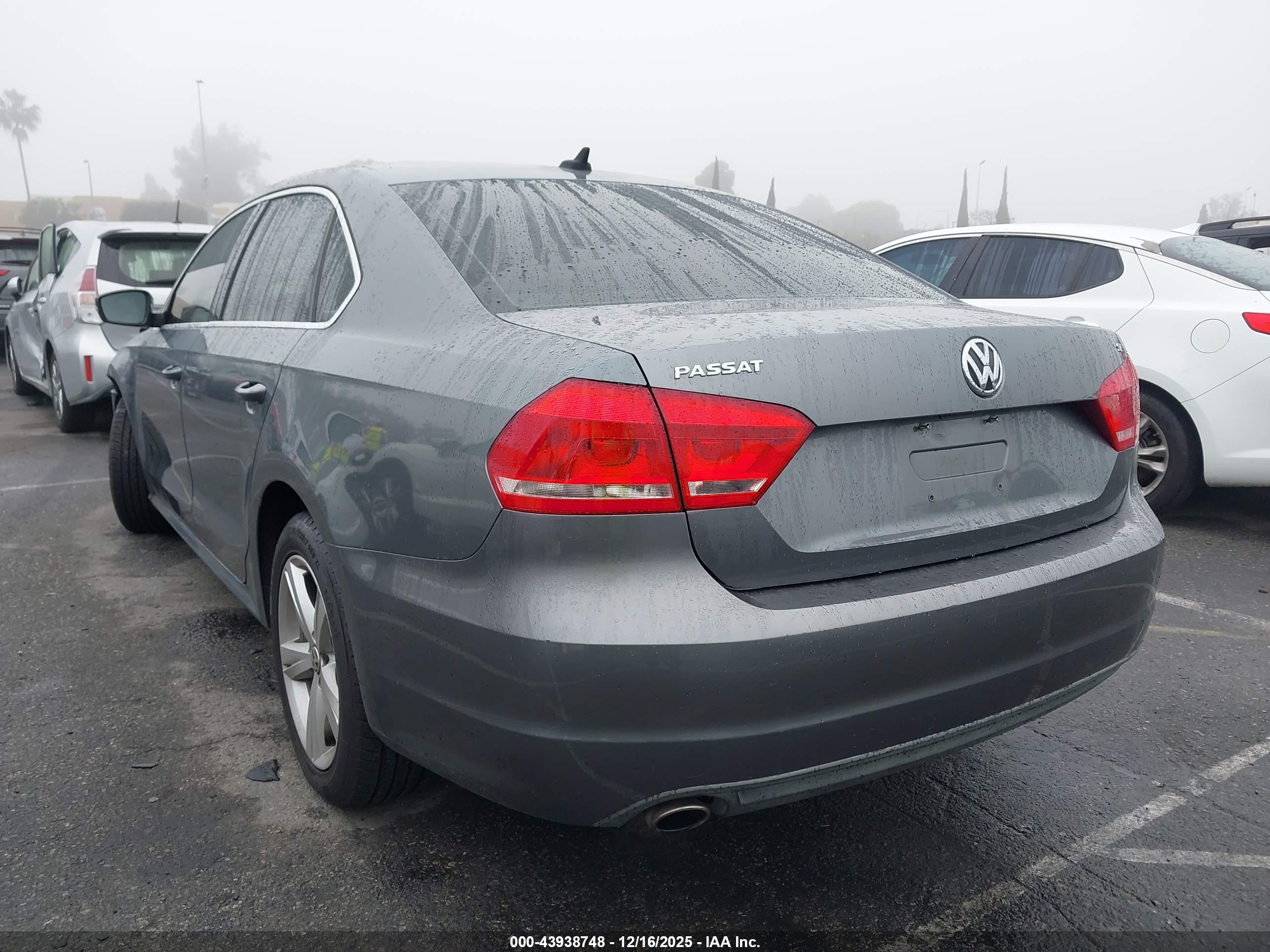 VOLKSWAGEN PASSAT image 3