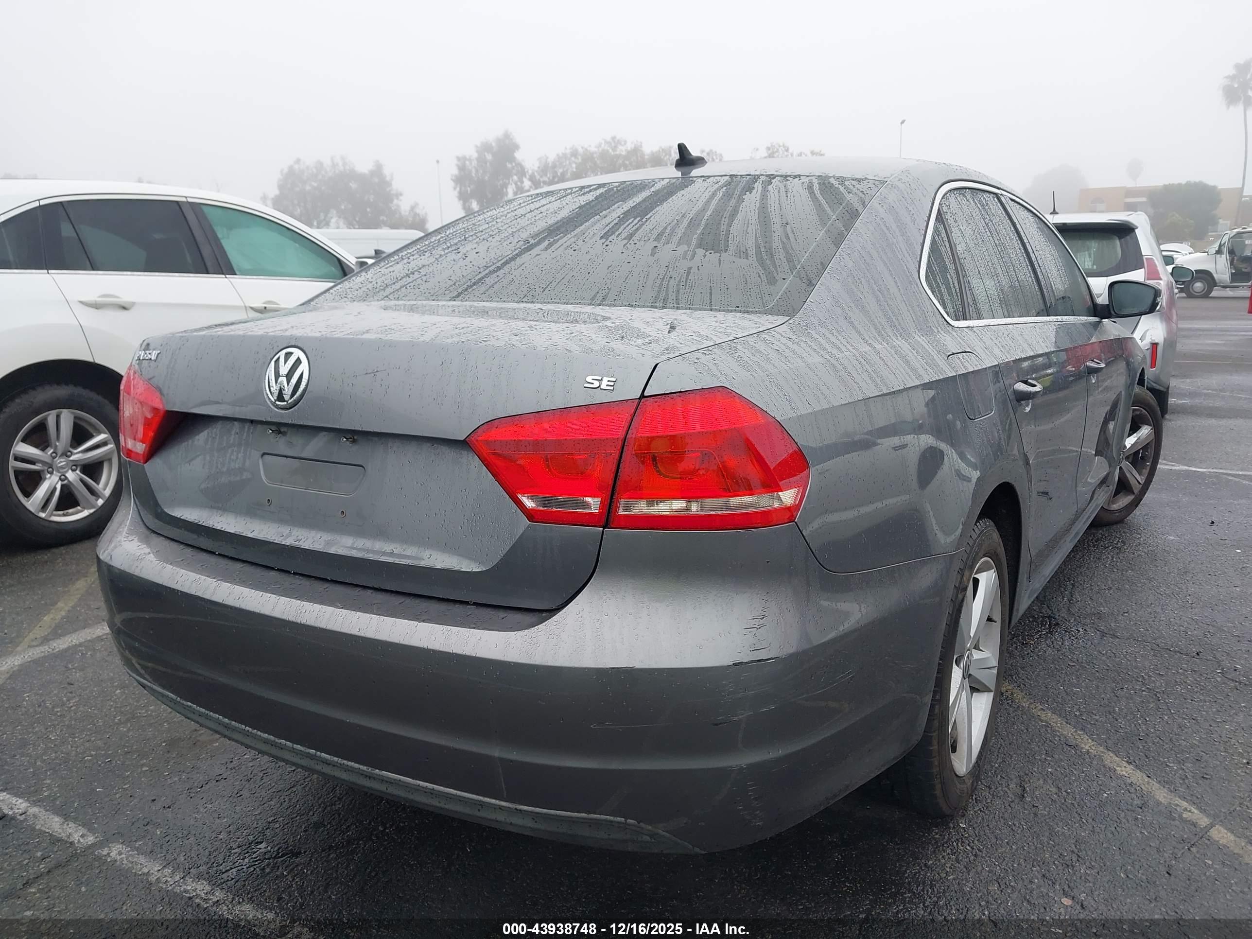 VOLKSWAGEN PASSAT image 4