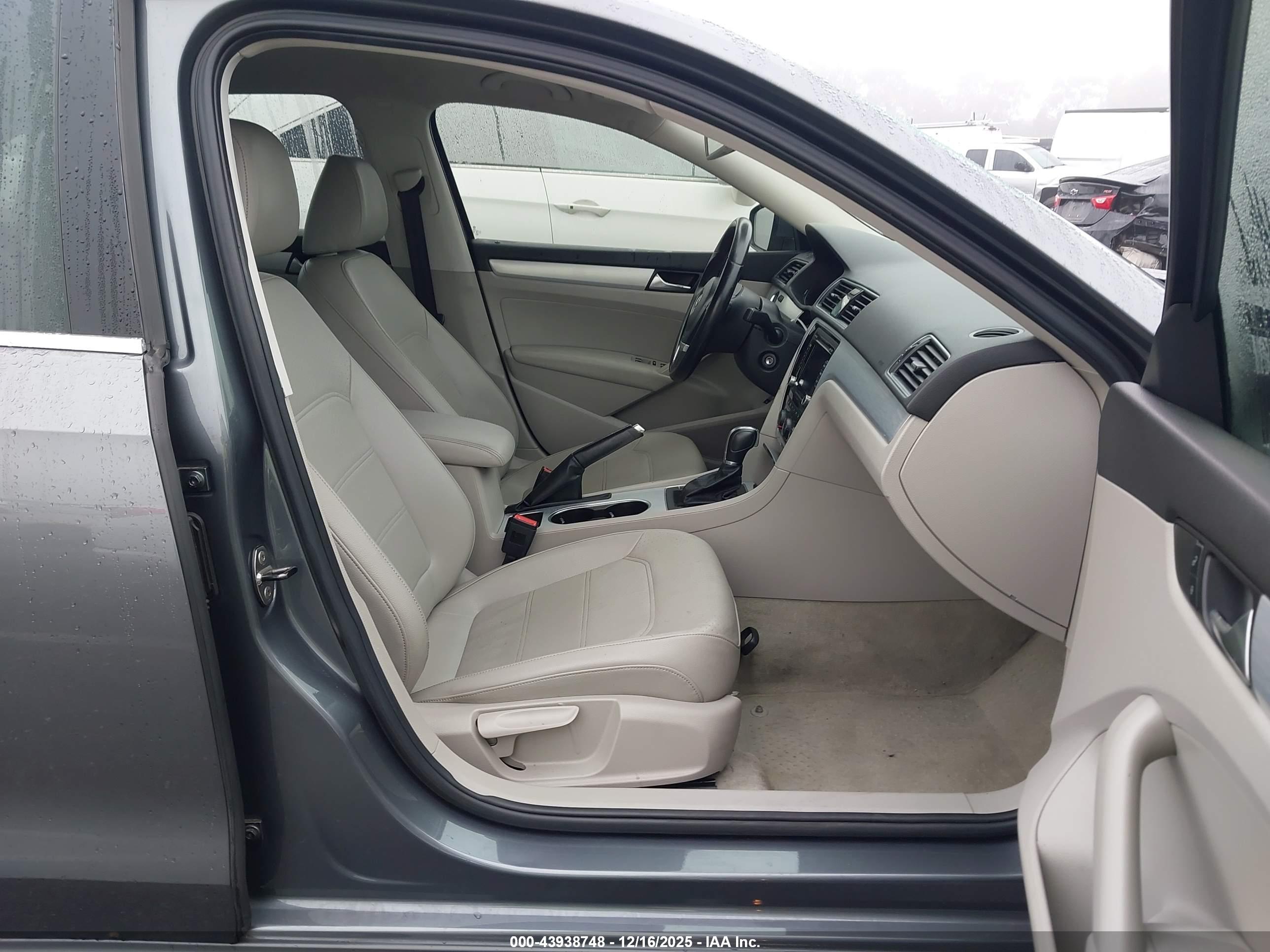 VOLKSWAGEN PASSAT image 5