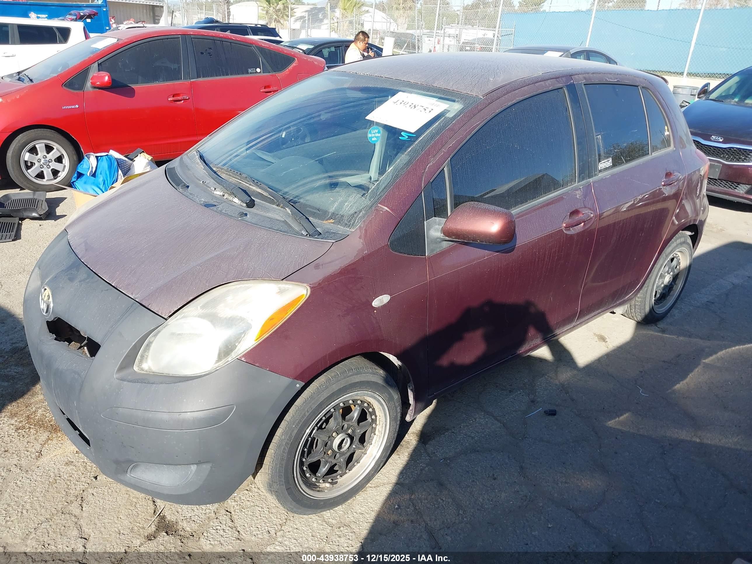TOYOTA YARIS image 2