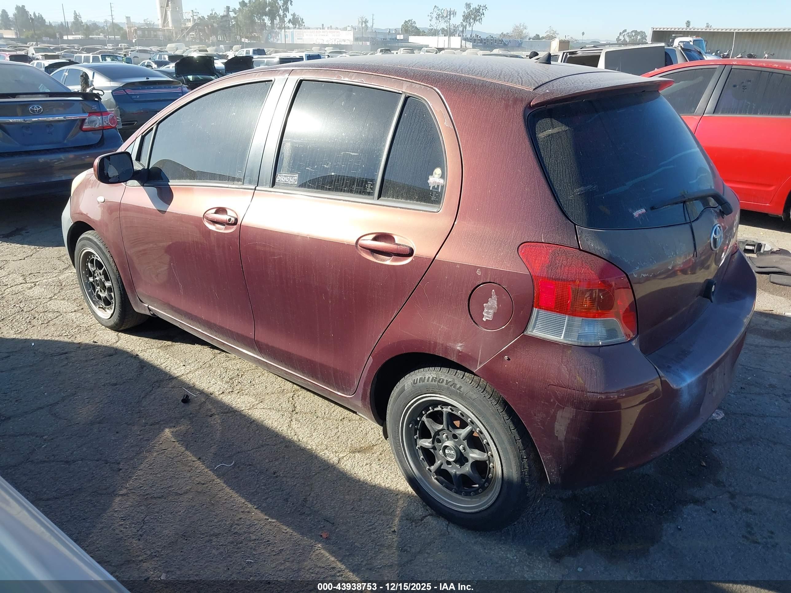 TOYOTA YARIS image 3