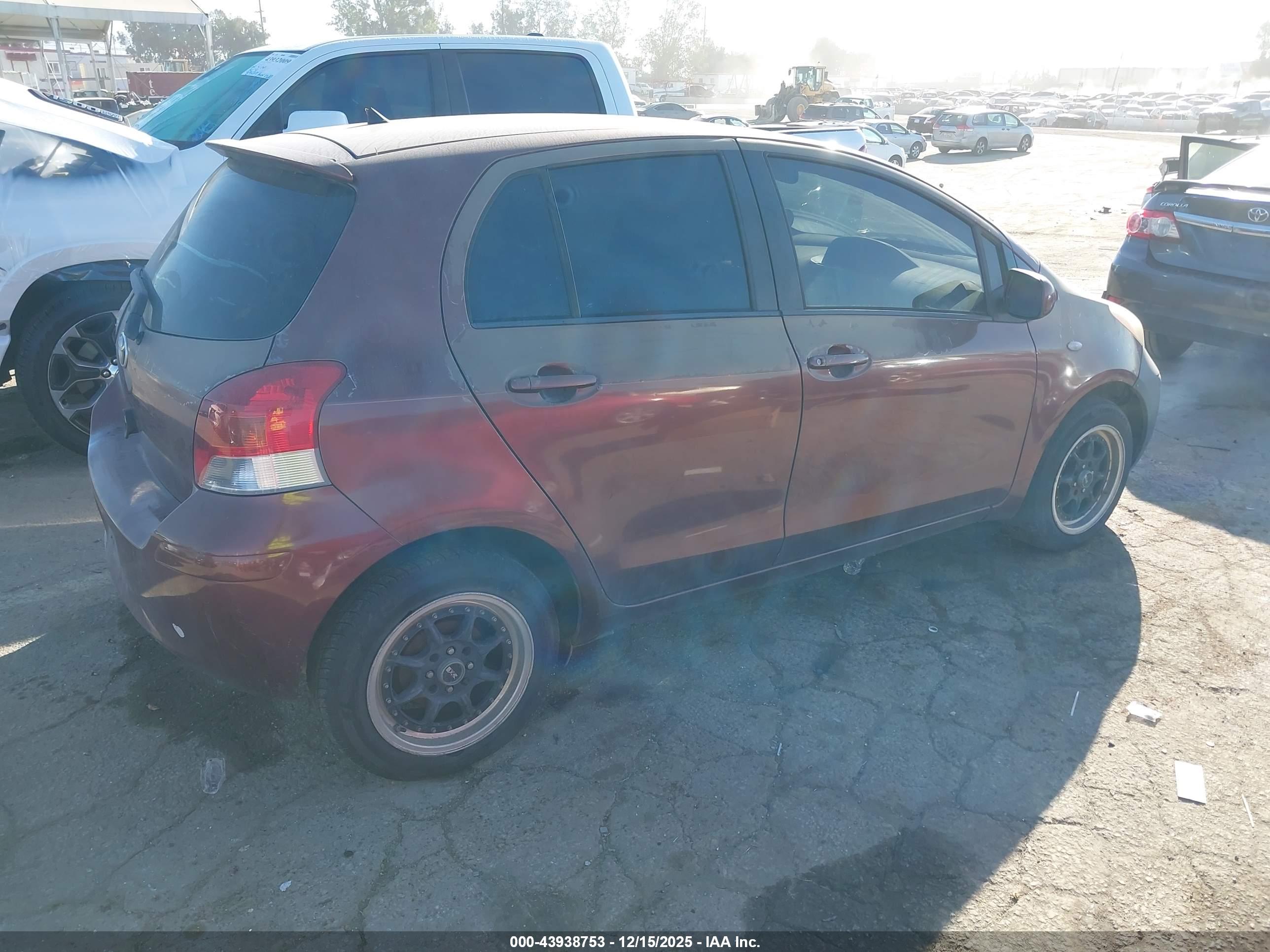 TOYOTA YARIS image 4