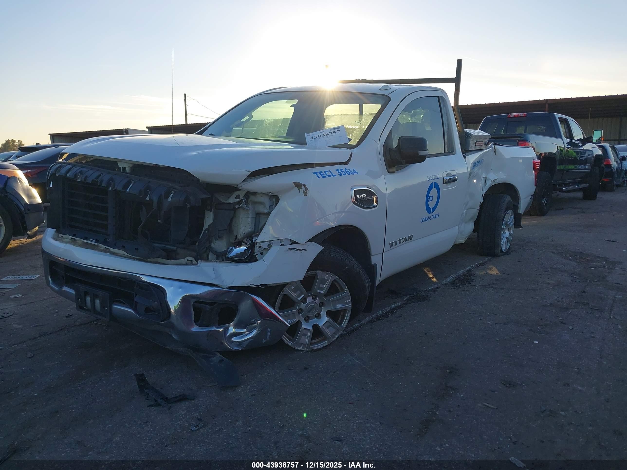 NISSAN TITAN image 2