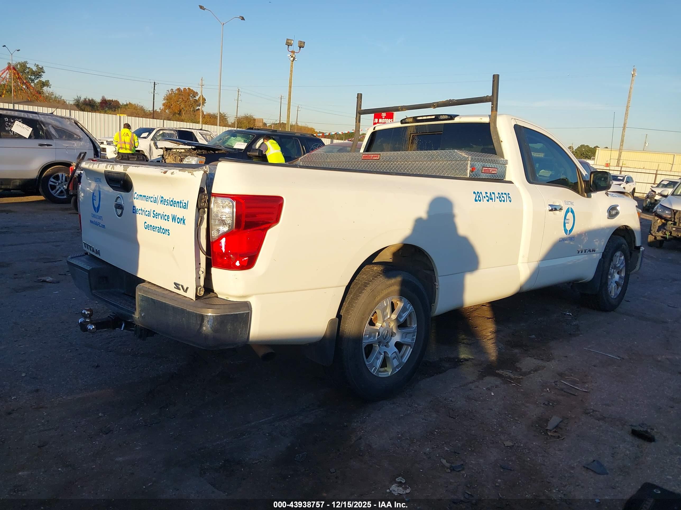NISSAN TITAN image 4