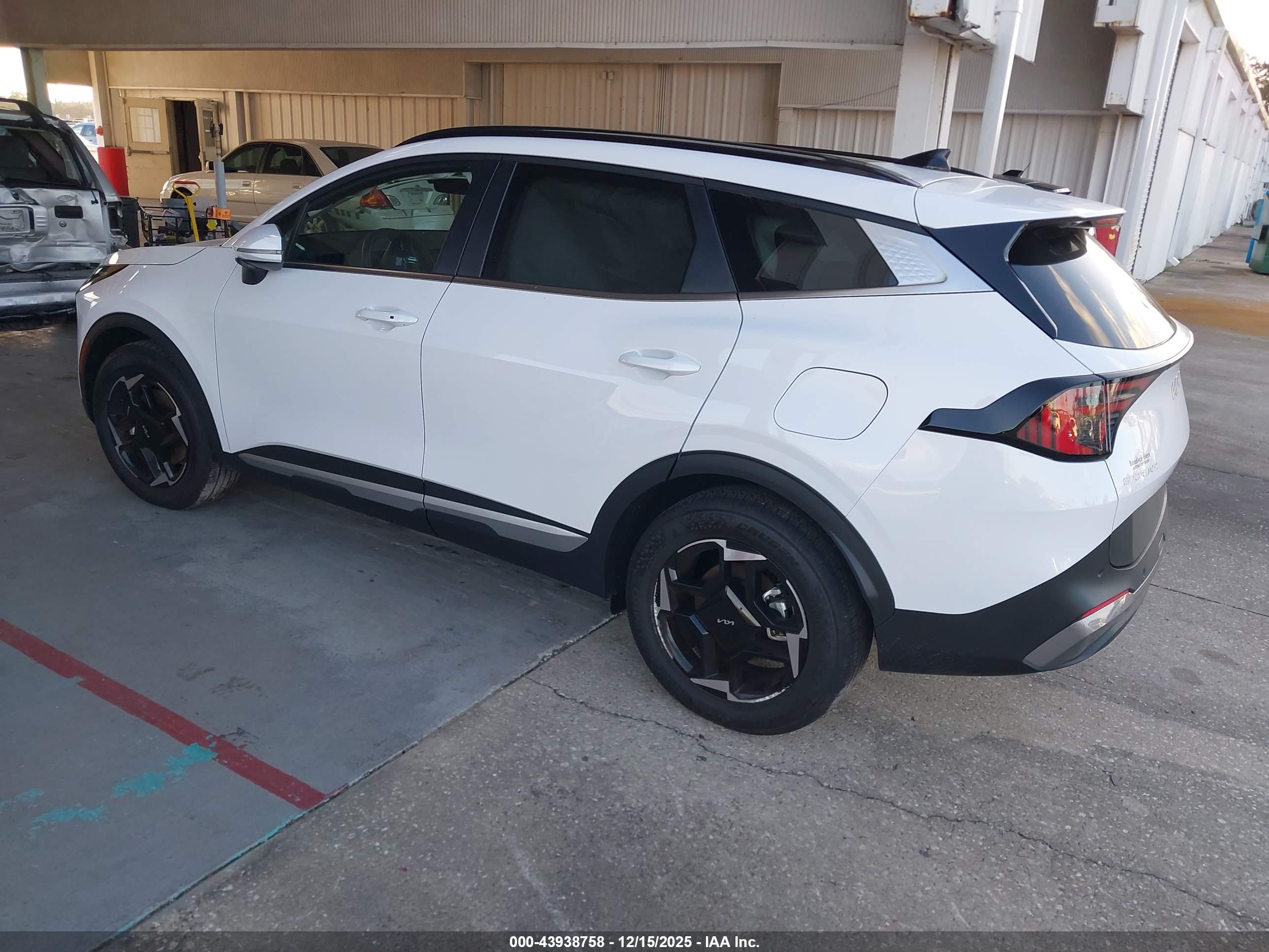 KIA SPORTAGE image 3