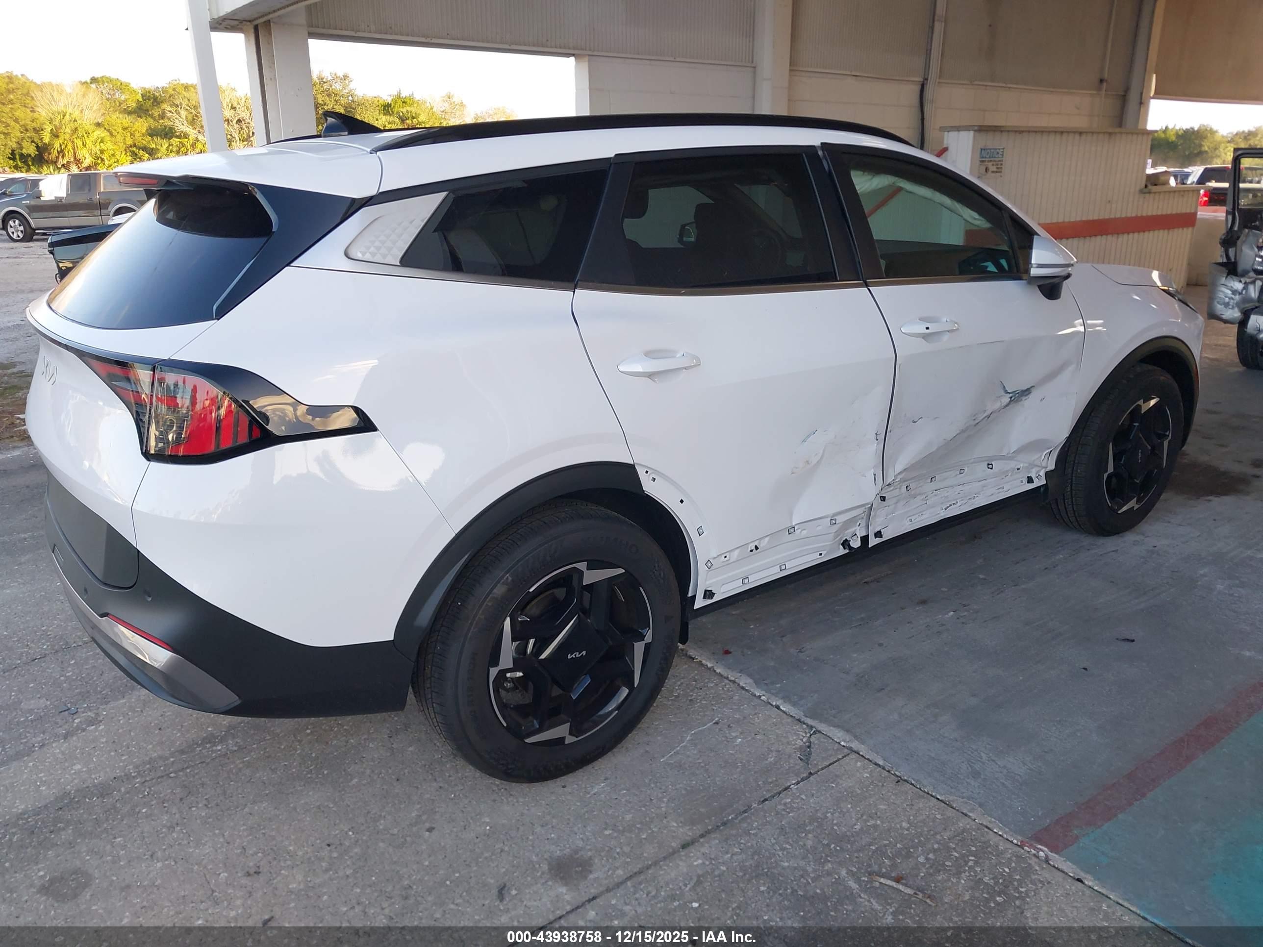KIA SPORTAGE image 4