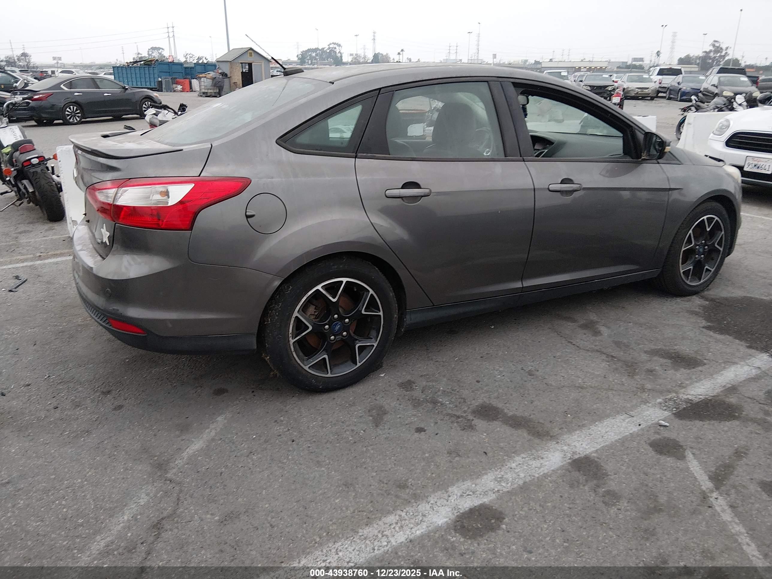 FORD FOCUS image 4